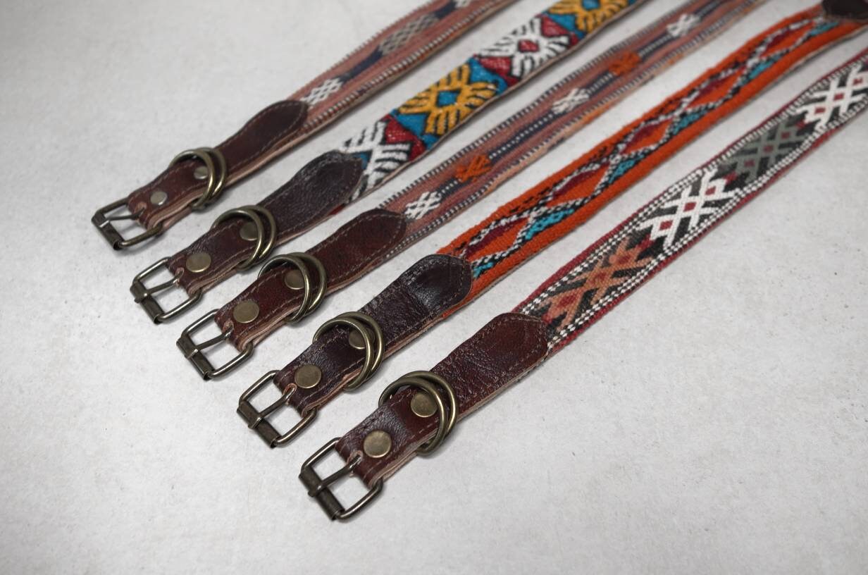 Collier pour chien en cuir et tissu kilim vintage, collier pour chien de taille moyenne du Maroc, collier pour chien, pièce unique faite main