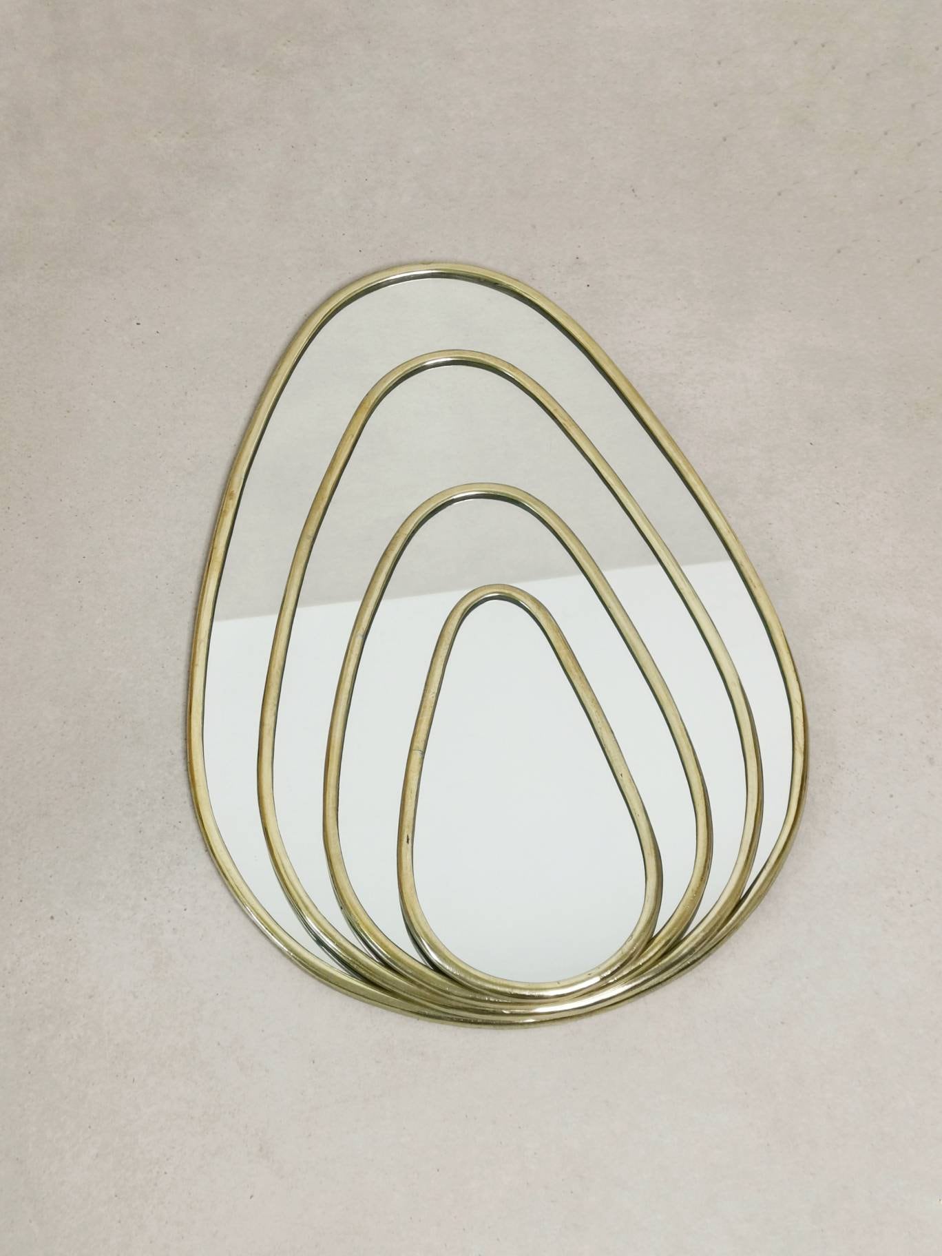 50er Stil Ovaler Spiegel mit goldenem Messing Rahmen aus Marokko