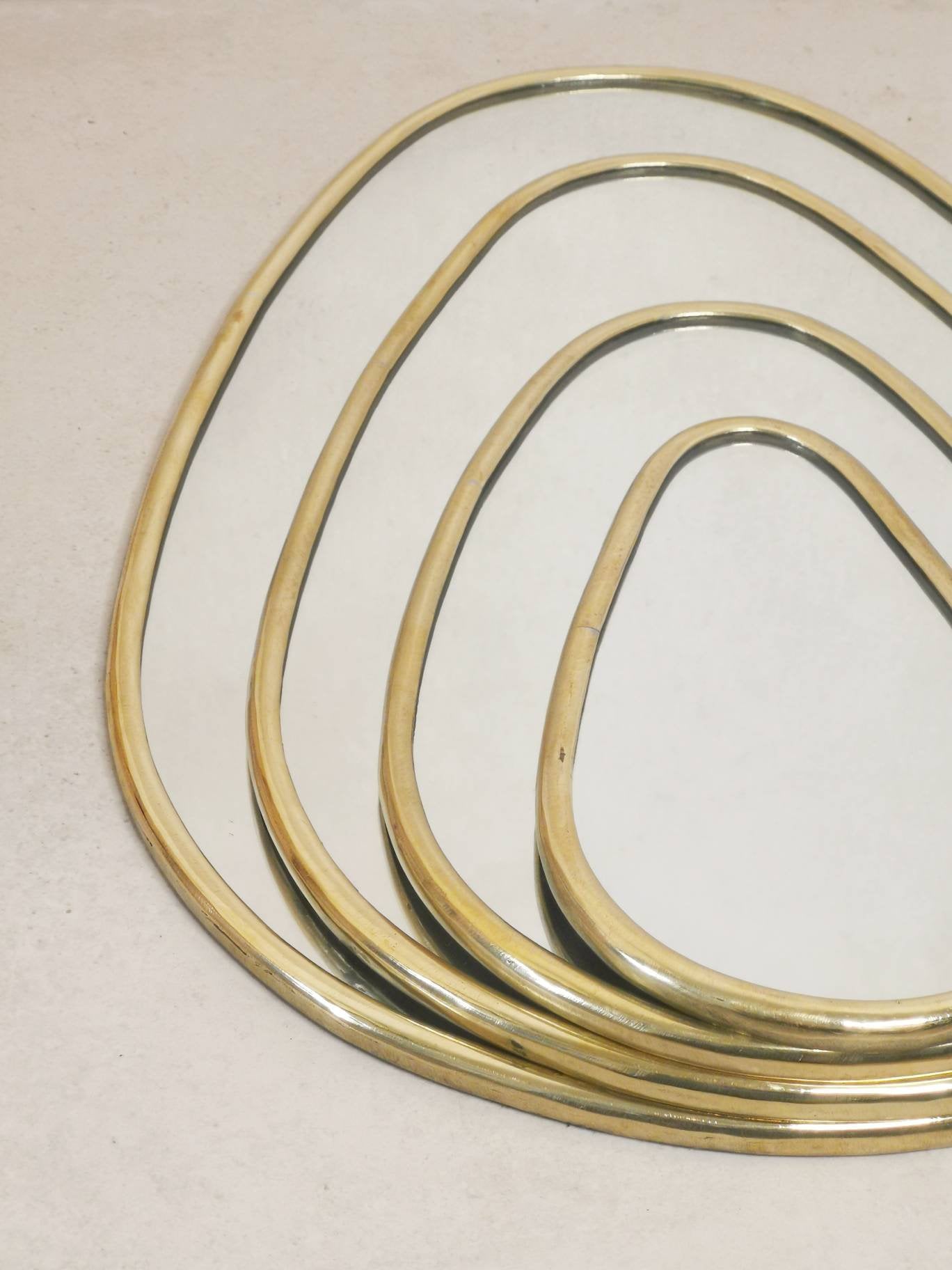 50er Stil Ovaler Spiegel mit goldenem Messing Rahmen aus Marokko