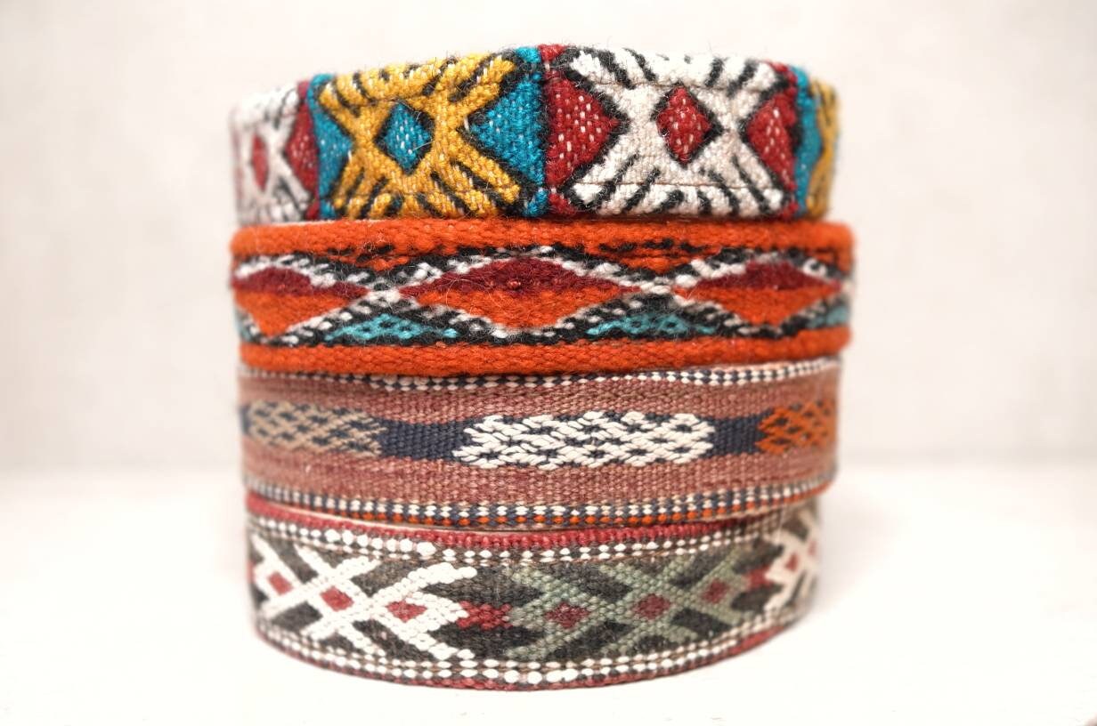 Collier pour chien en cuir et tissu kilim vintage, collier pour chien de taille moyenne du Maroc, collier pour chien, pièce unique faite main