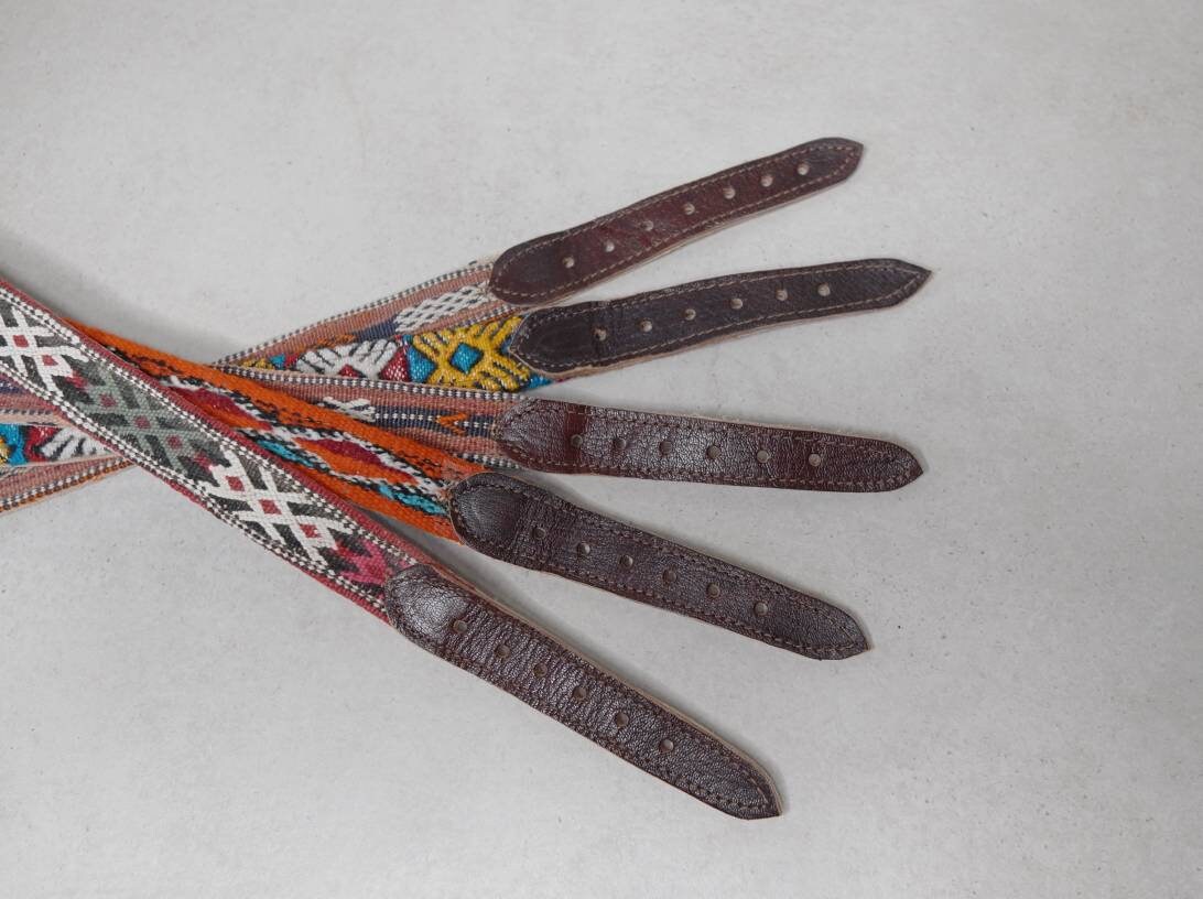 Collier pour chien en cuir et tissu kilim vintage, collier pour chien de taille moyenne du Maroc, collier pour chien, pièce unique faite main