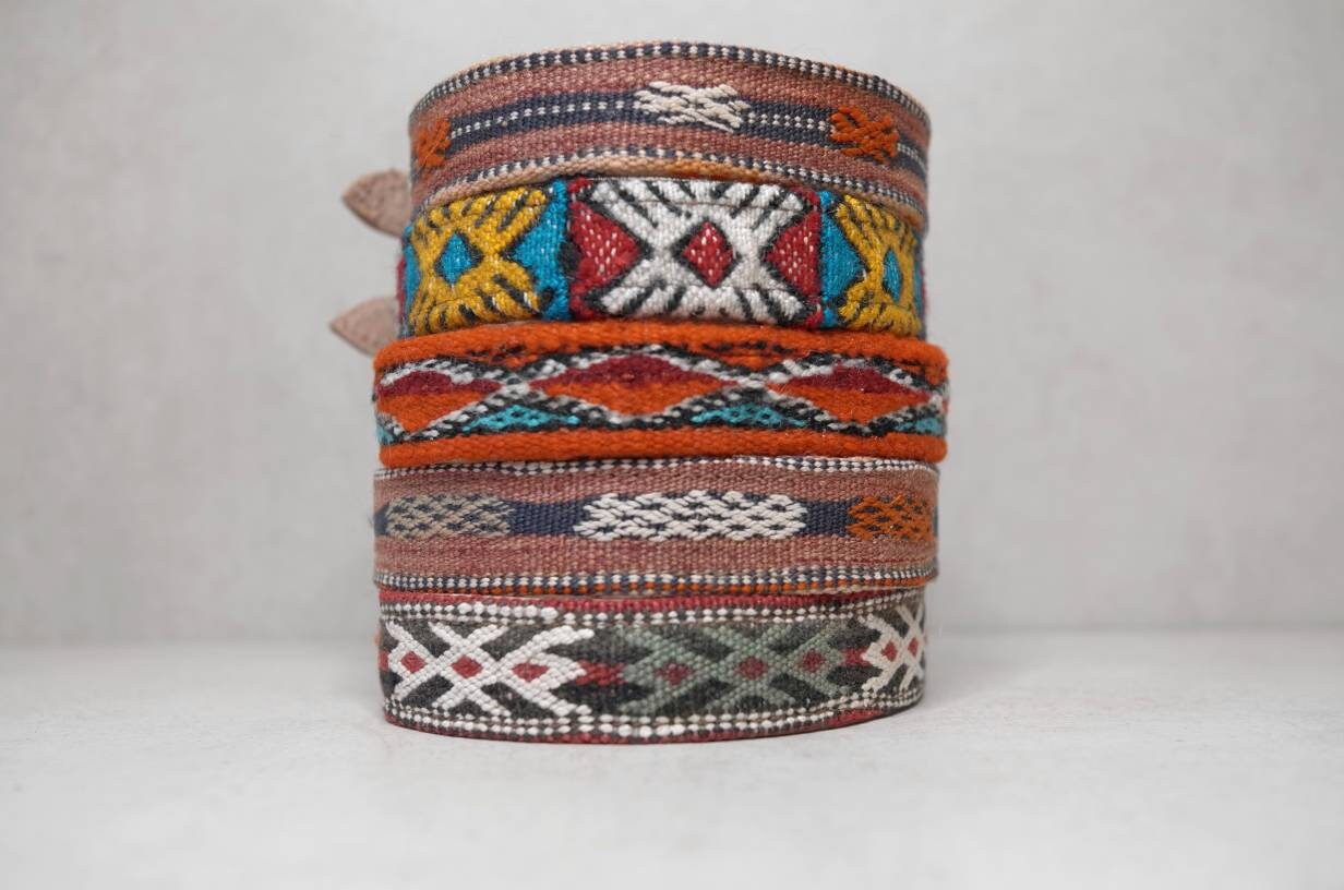 Collier pour chien en cuir et tissu kilim vintage, collier pour chien de taille moyenne du Maroc, collier pour chien, pièce unique faite main