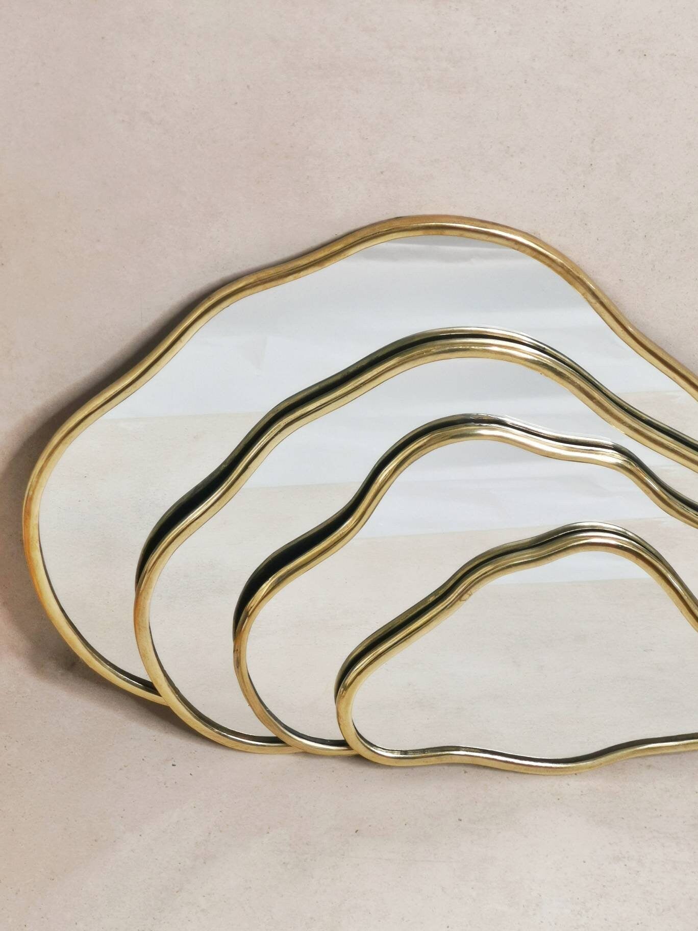 Wolkenspiegel, Spiegel aus goldenem Messing, Wolke Wandspiegel, Handarbeit aus Marokko, Goldener Messingrahmen