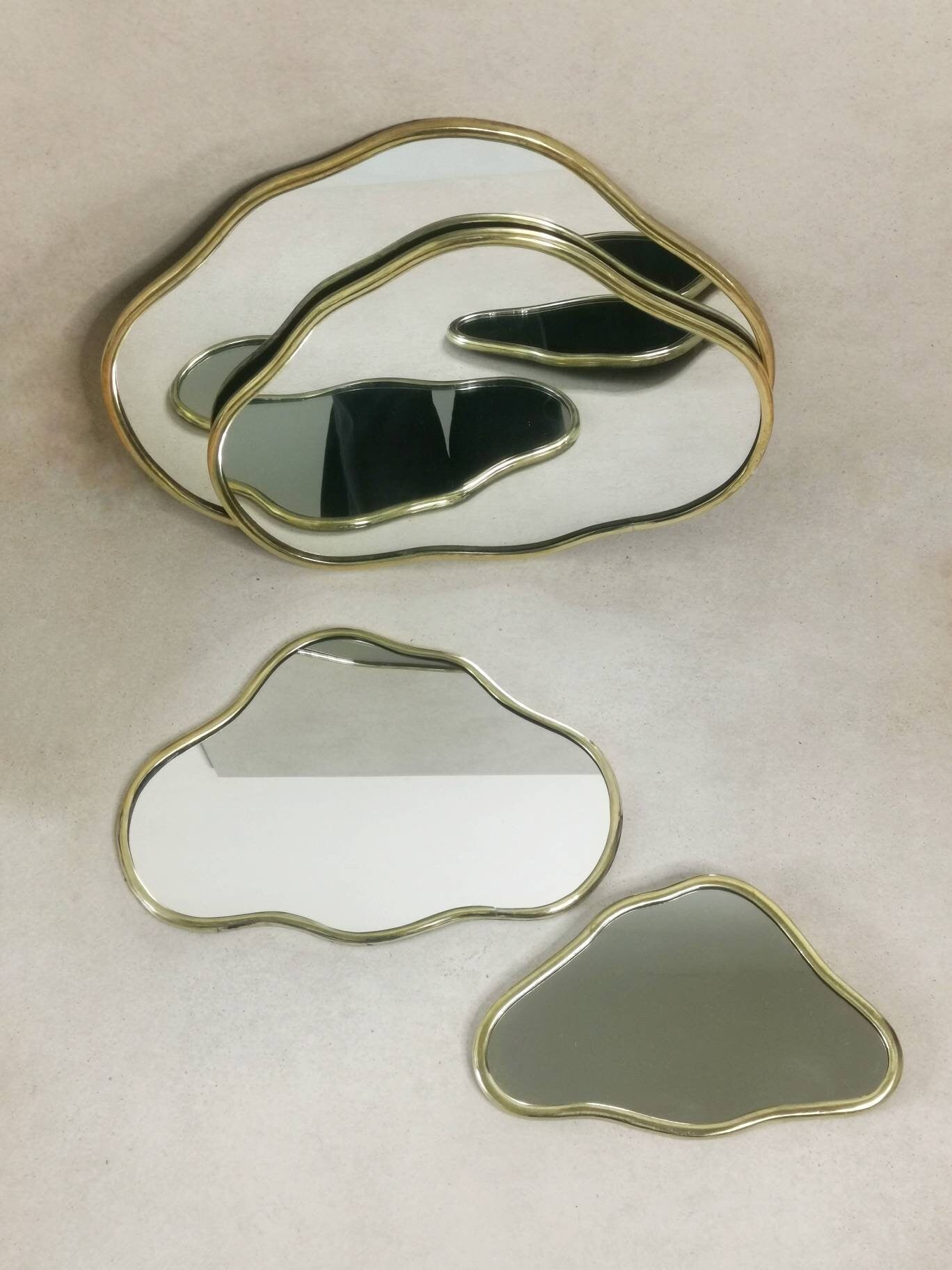 Wolkenspiegel, Spiegel aus goldenem Messing, Wolke Wandspiegel, Handarbeit aus Marokko, Goldener Messingrahmen