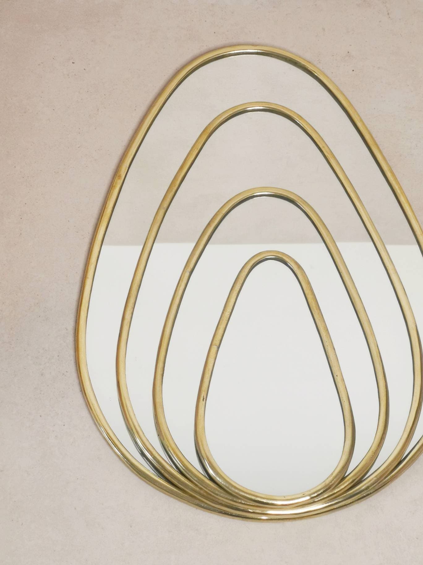 50er Stil Ovaler Spiegel mit goldenem Messing Rahmen aus Marokko