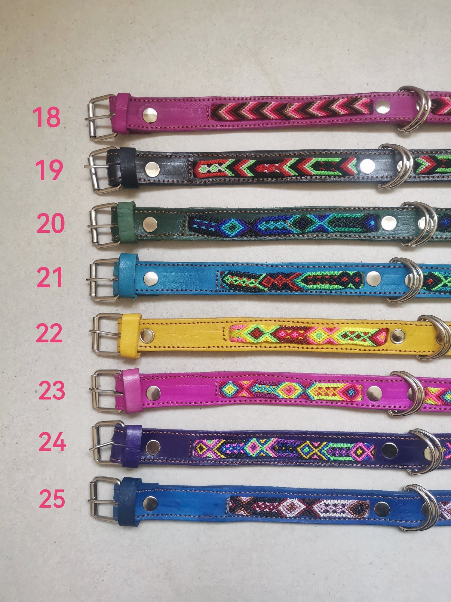 Buntes Medium Lederhalsband, Hundehalsband aus Chiapas Mexiko, Hundehalsband aus Leder 40 cm lang, Halsband Handarbeit Unikat