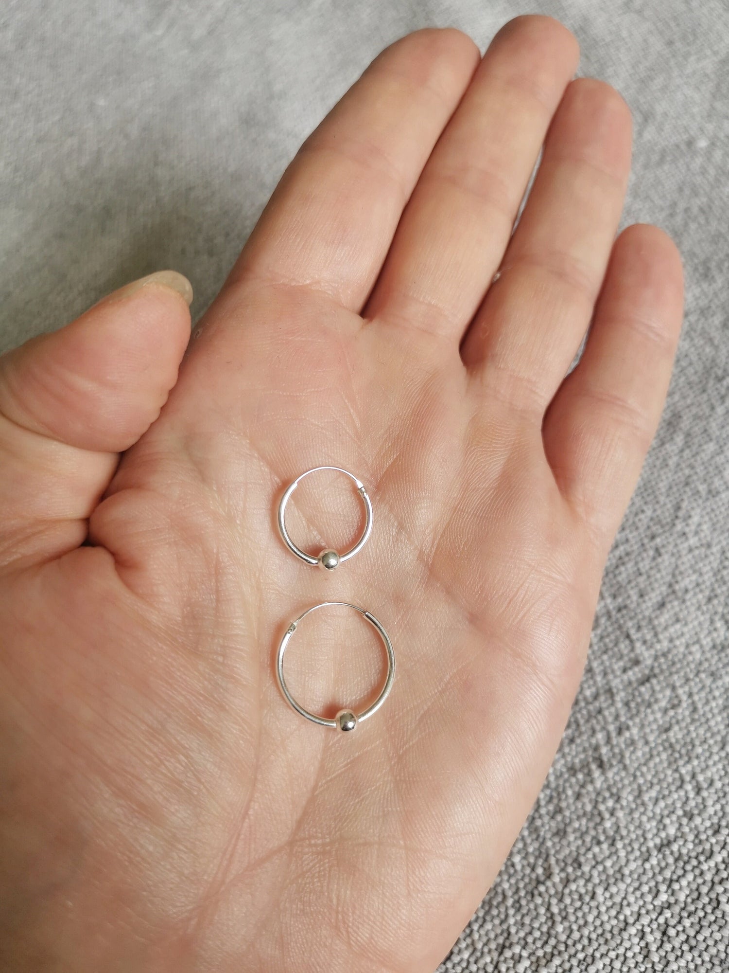 Boucles d'oreilles créoles Bali en argent 925, mini créoles en argent sterling, boucles d'oreilles en argent 925, petites créoles en argent avec boule