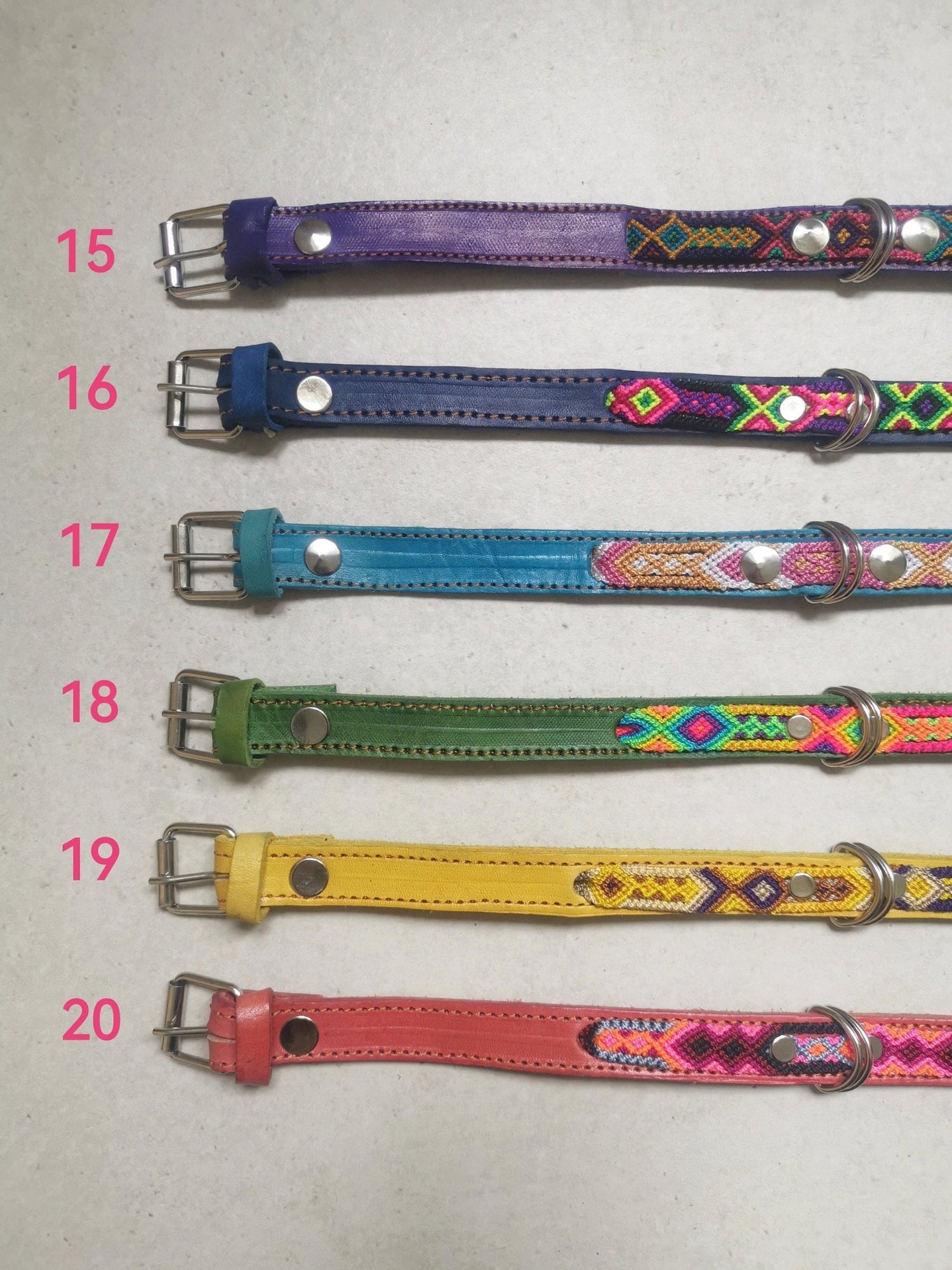 Kleines Hundehalsband aus Leder, Mexikanisches Halsband für kleinen Hund, Bunt geflochten 35 cm lang, Halsband für Minis - CocosyBerlin