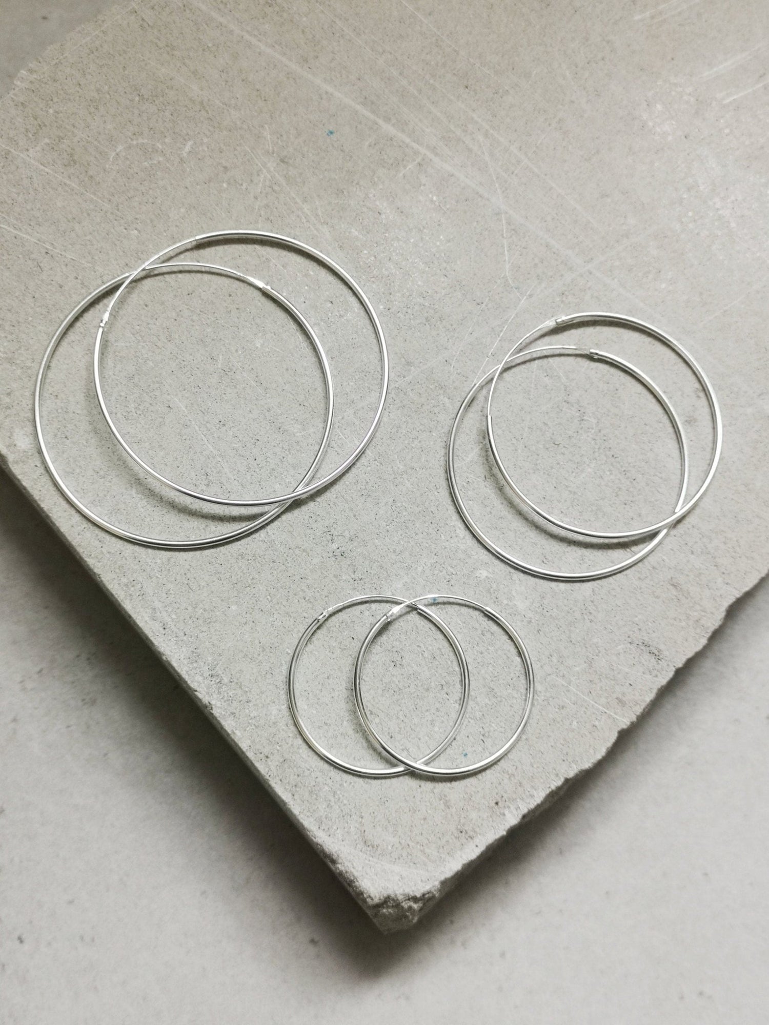 Dünne Creolen aus 925 Silber in 30mm, 40mm, 50mm, 60 mm, Sterling Silber Creolen, Silber Ohrringe fein und leicht - CocosyBerlin