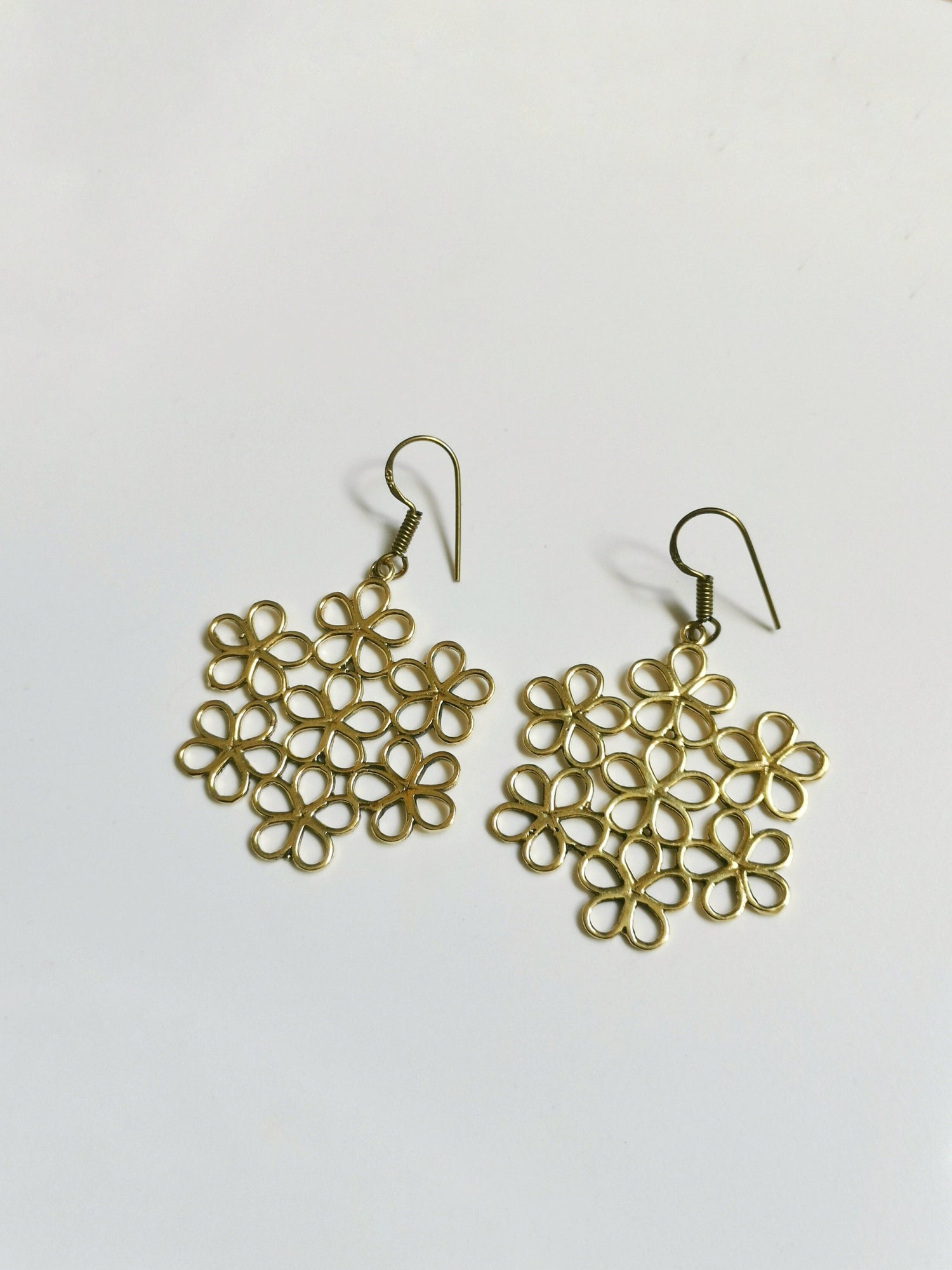 Boucles d'oreilles marguerite en laiton doré, boucles d'oreilles fleurs, boucles d'oreilles marguerite, boucles d'oreilles hippie en laiton