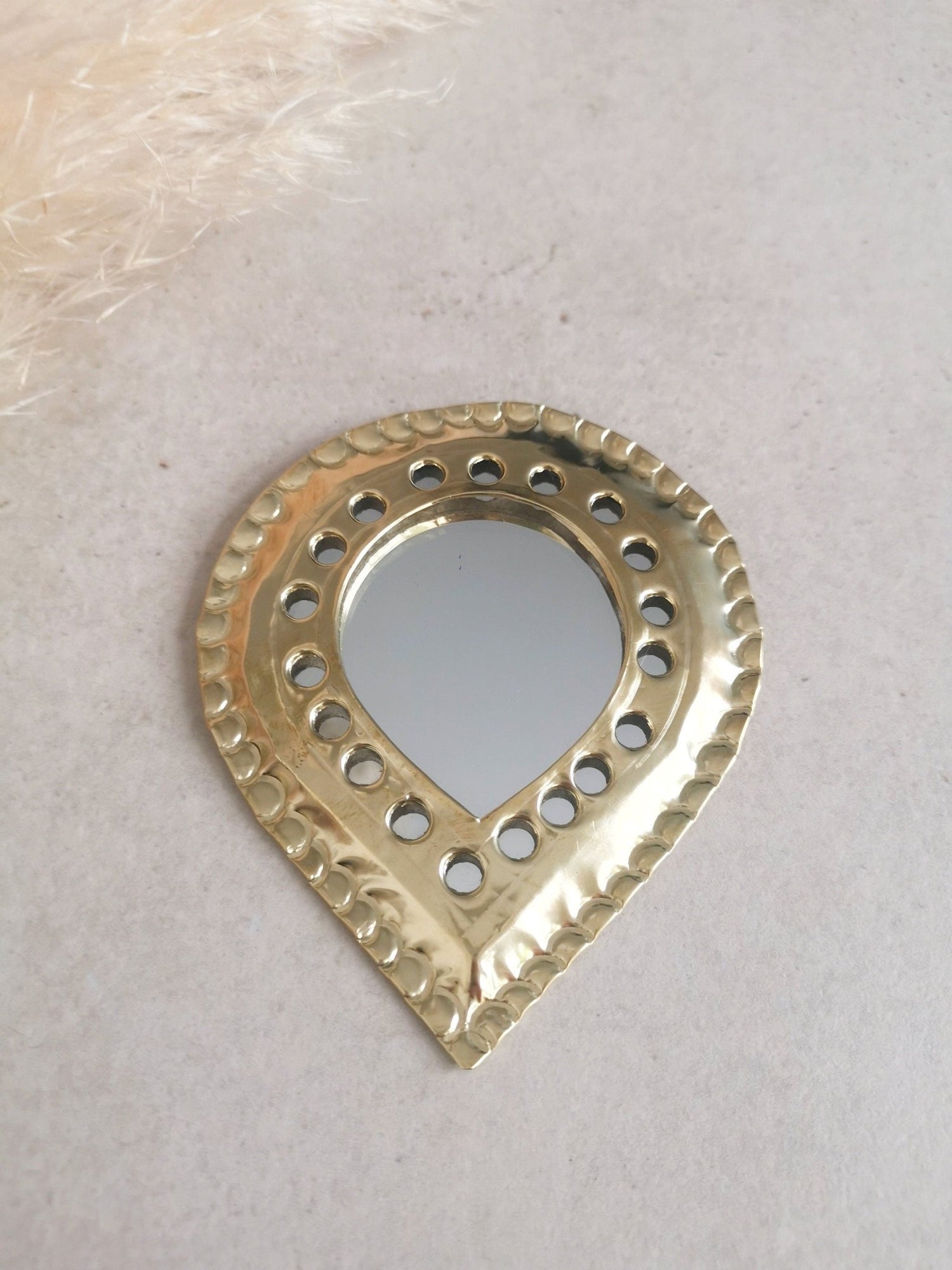 Kleiner Spiegel aus goldenem Messing, Mini Wandspiegel Handarbeit aus Marokko, Marokkanischer Spiegel, Orientalisch - CocosyBerlin