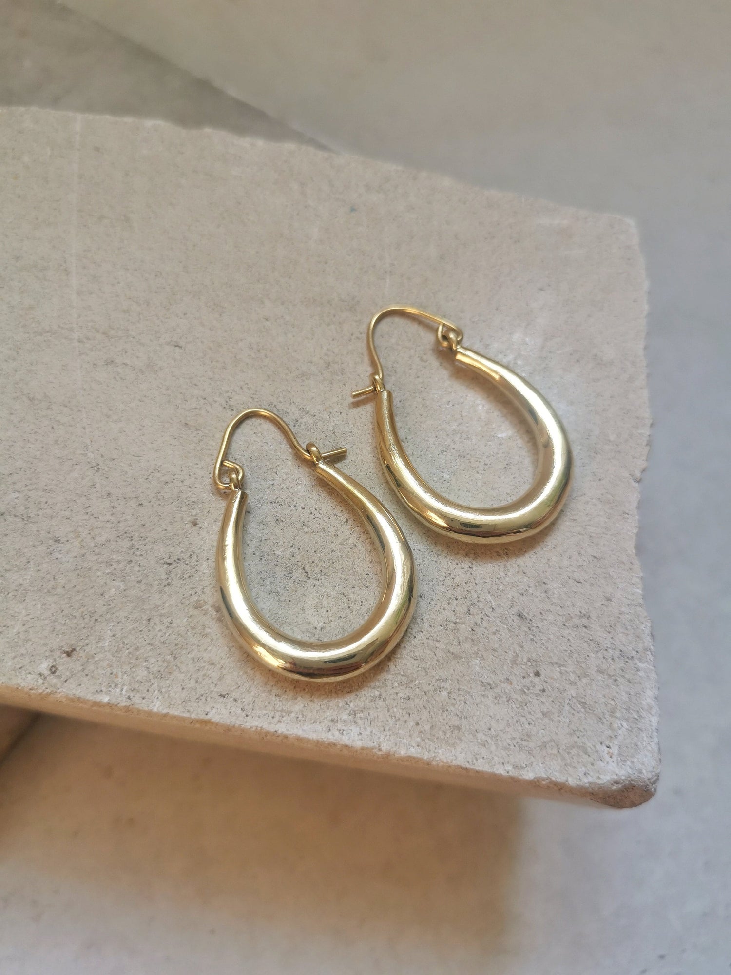 Petites boucles d'oreilles créoles ovales épaisses en laiton, boucles d'oreilles pendantes larges, boucles d'oreilles tendance, boucles d'oreilles bohèmes hippies