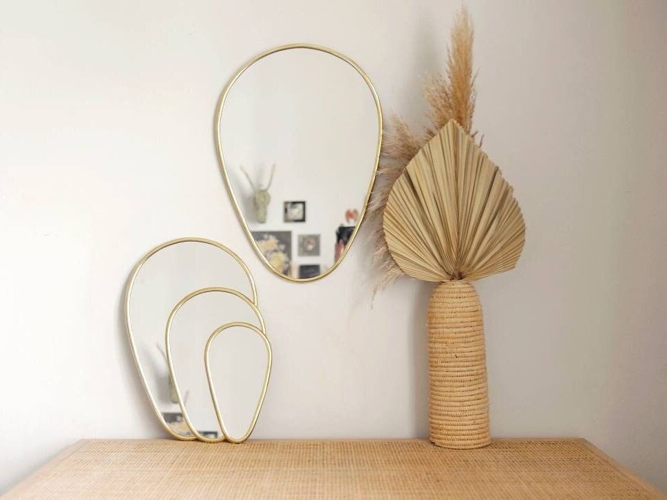 50er Stil Ovaler Spiegel mit goldenem Messing Rahmen aus Marokko