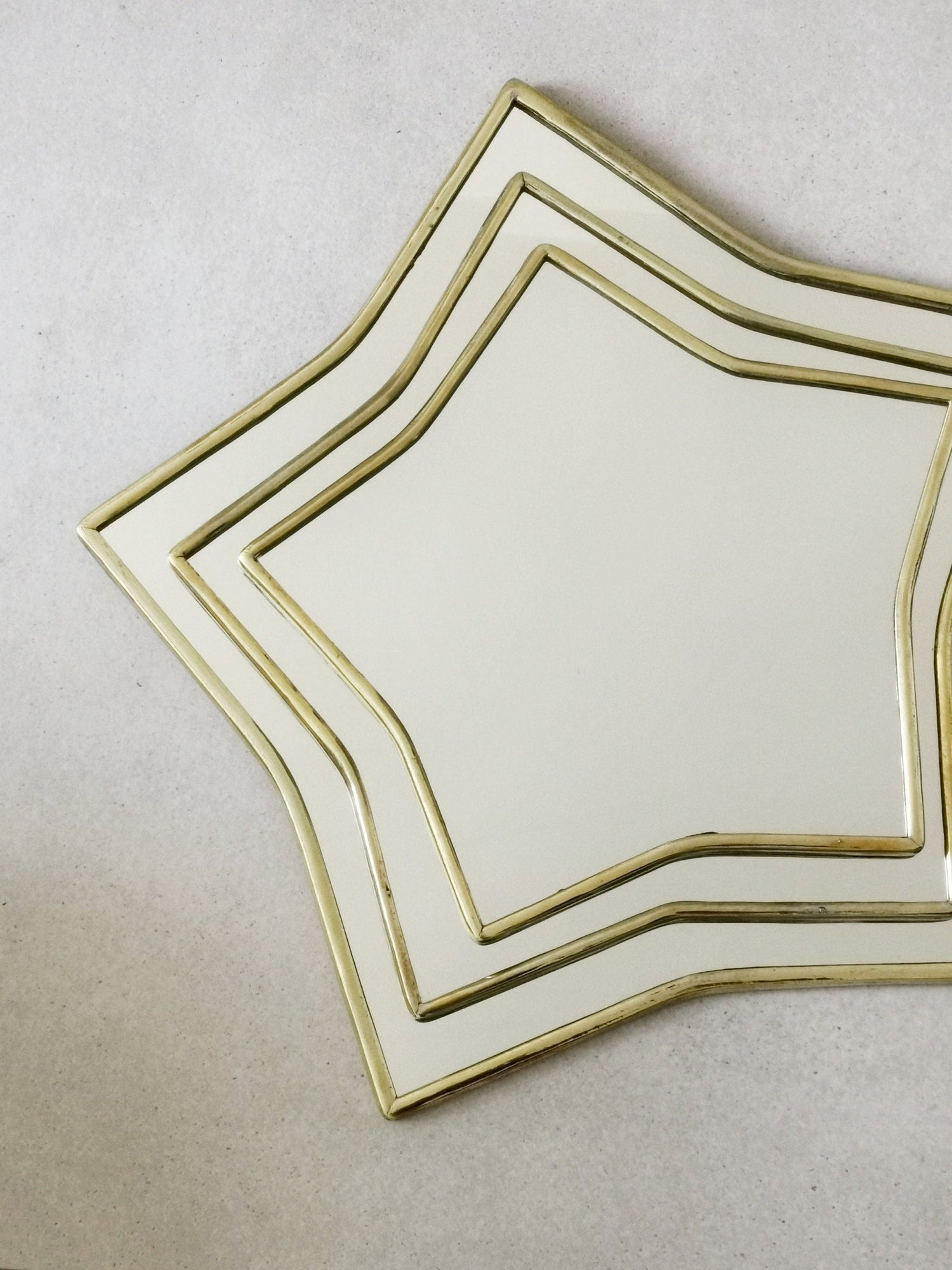 Stern Spiegel mit goldenem Rahmen, goldener Wandspiegel, Spiegel aus Marokko, Handarbeit, Spiegel sternenförmig - CocosyBerlin