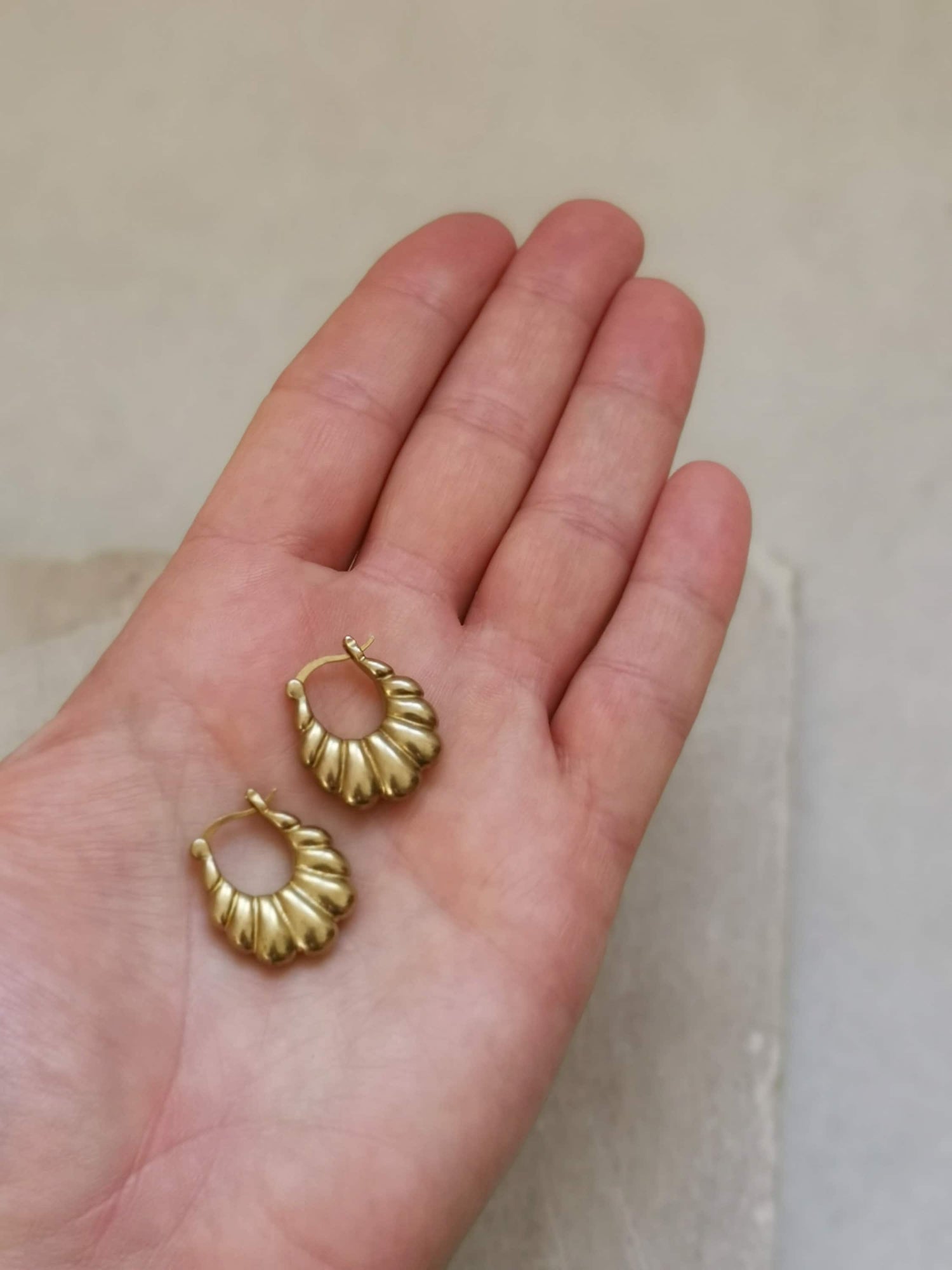 Croissant Creolen Messing gold, Chunky kleine Creolen, Ovale Creolen