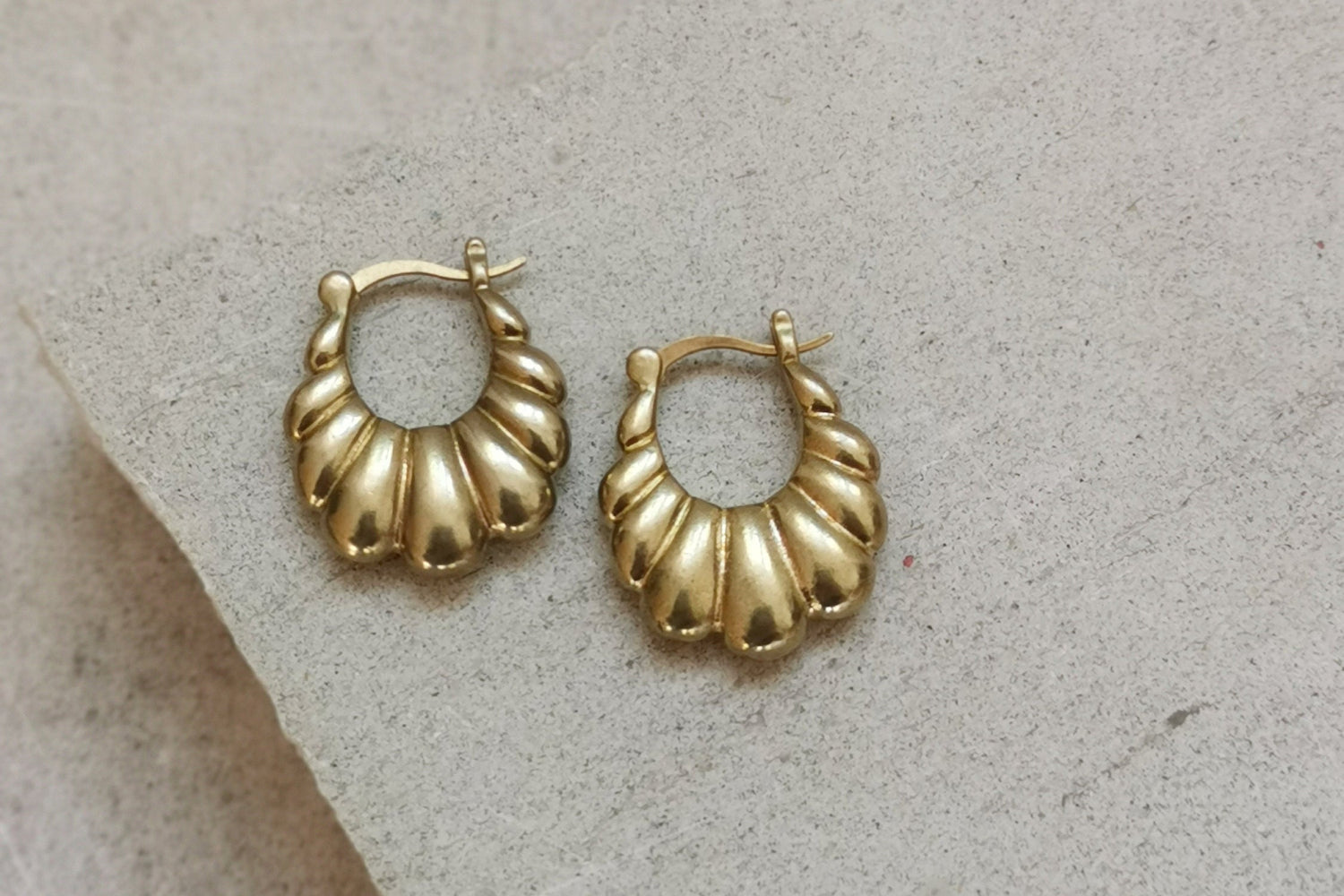 Croissant Creolen Messing gold, Chunky kleine Creolen, Ovale Creolen