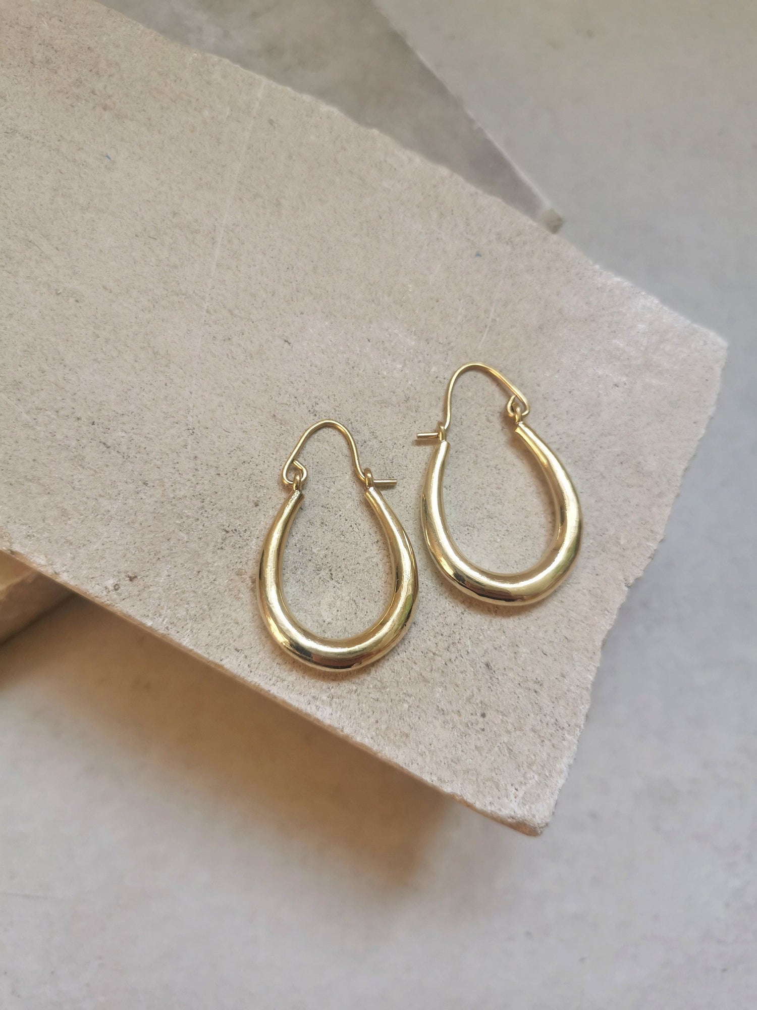 Small chunky oval hoop earrings made of brass, wide drop earrings, statement earrings, hippie boho earrings