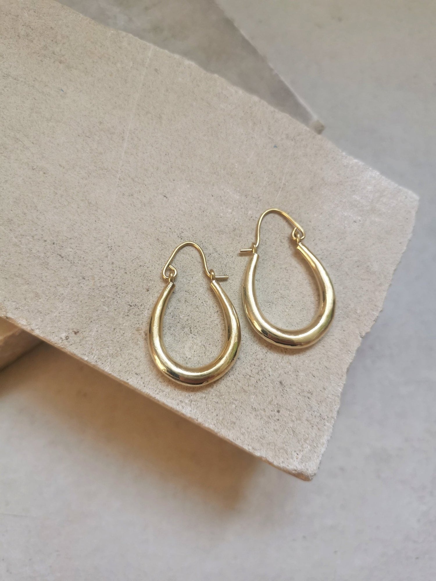 Kleine Chunky ovale Creolen aus Messing, breite Tropfen Ohrringe, Statement Ohrringe, Hippie Boho Ohrringe - CocosyBerlin