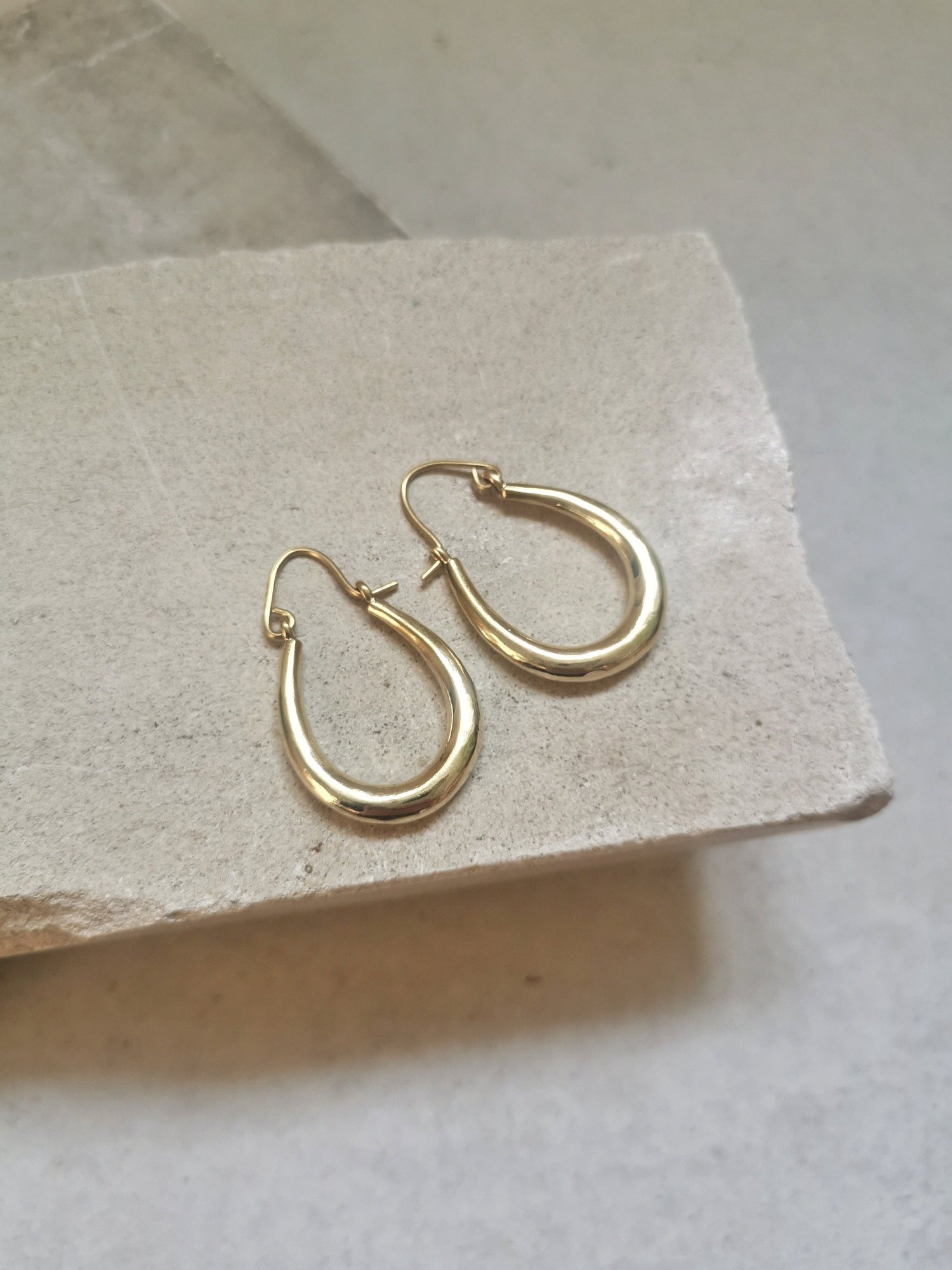 Small chunky oval hoop earrings made of brass, wide drop earrings, statement earrings, hippie boho earrings