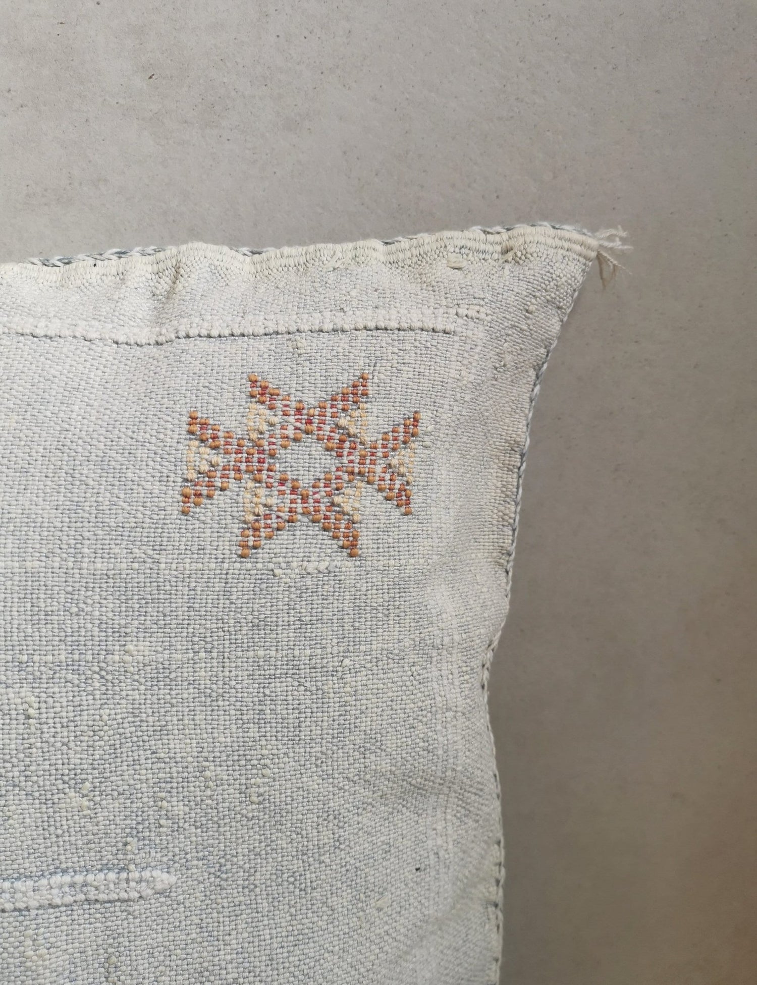 Sabra Kissen 50x50 cm, Kissenhülle aus Marokko, Marokkanisches Kissen aus Sabra Seide - CocosyBerlin