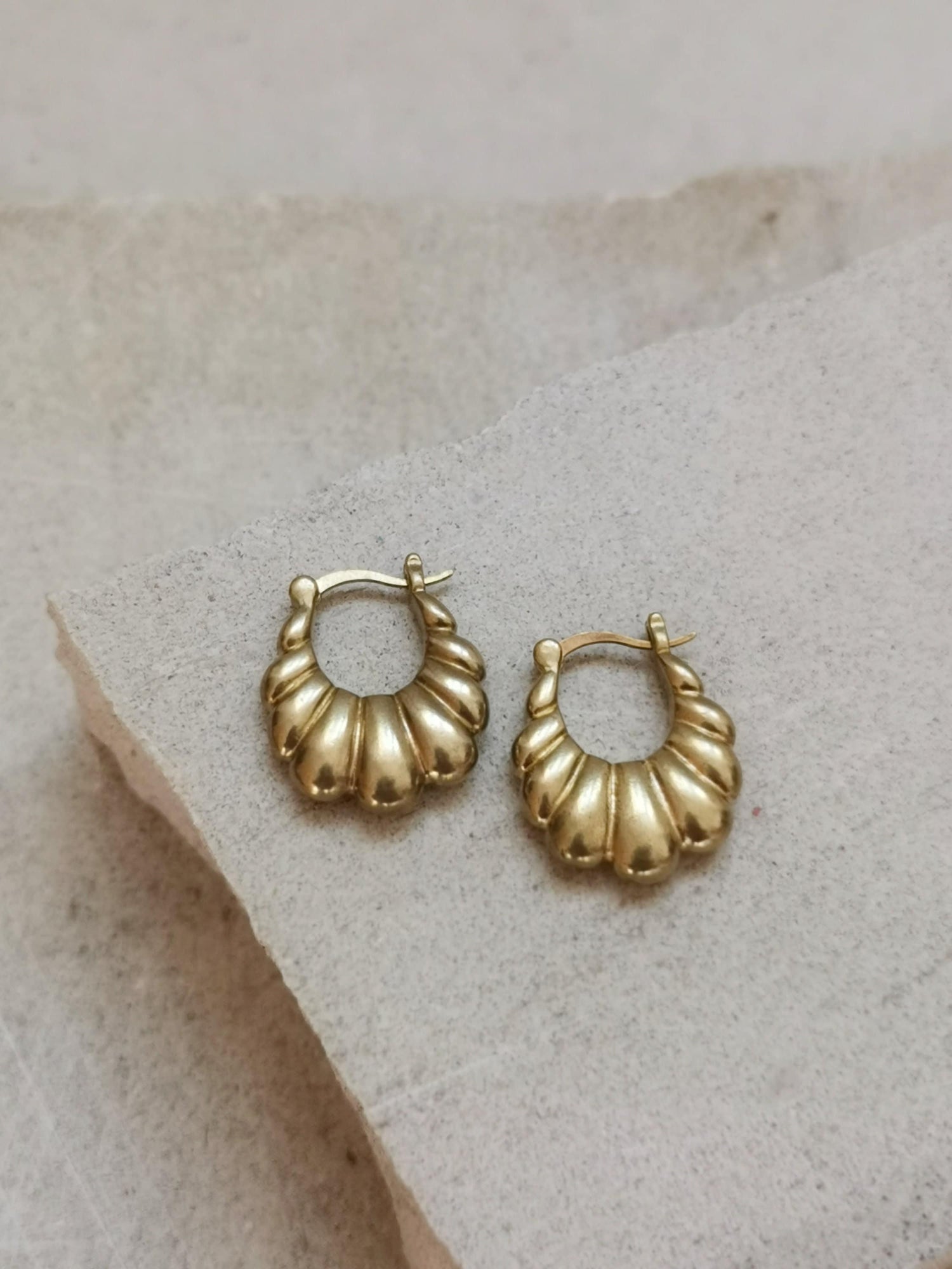 Croissant Creolen Messing gold, Chunky kleine Creolen, Ovale Creolen