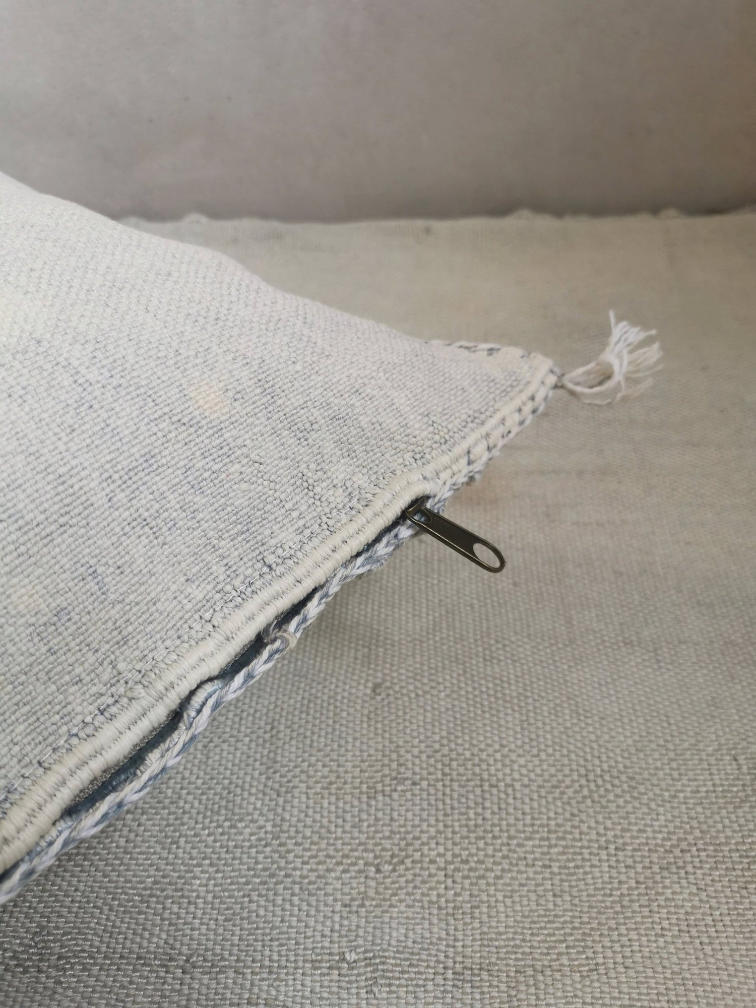 Sabra Kissen 50x50 cm, Kissenhülle aus Marokko, Marokkanisches Kissen aus Sabra Seide - CocosyBerlin