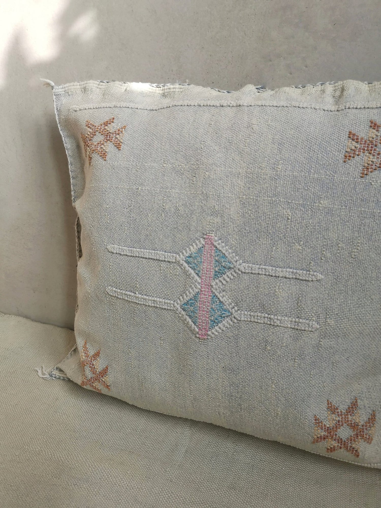 Sabra Kissen 50x50 cm, Kissenhülle aus Marokko, Marokkanisches Kissen aus Sabra Seide - CocosyBerlin