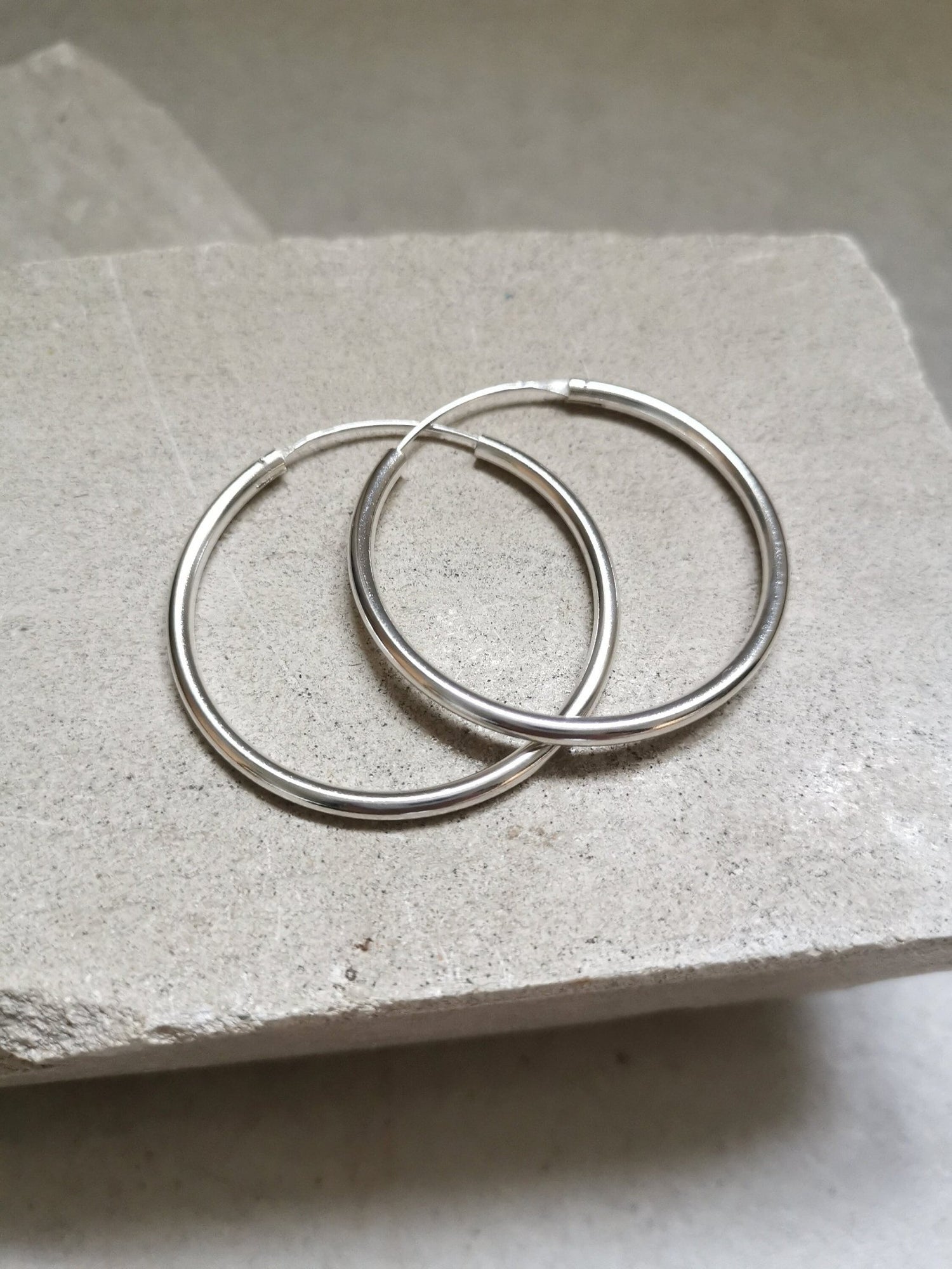 925 Silber Creolen 45 mm x 3 mm, Minimalistische Ohrringe, Silbercreolen, Sterling Silber Creolen, Chunky Creolen - CocosyBerlin