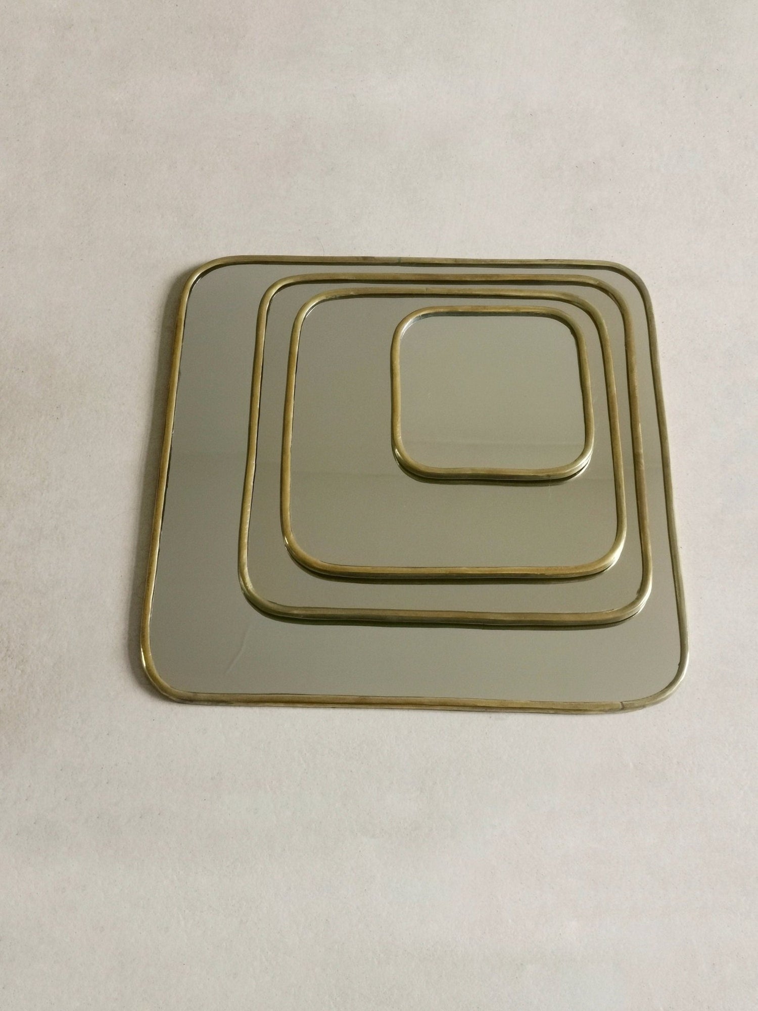 Spiegel Quadrat, Spiegel mit goldenem Messing Rahmen, Wandspiegel quadratisch, Handarbeit aus Marokko - CocosyBerlin