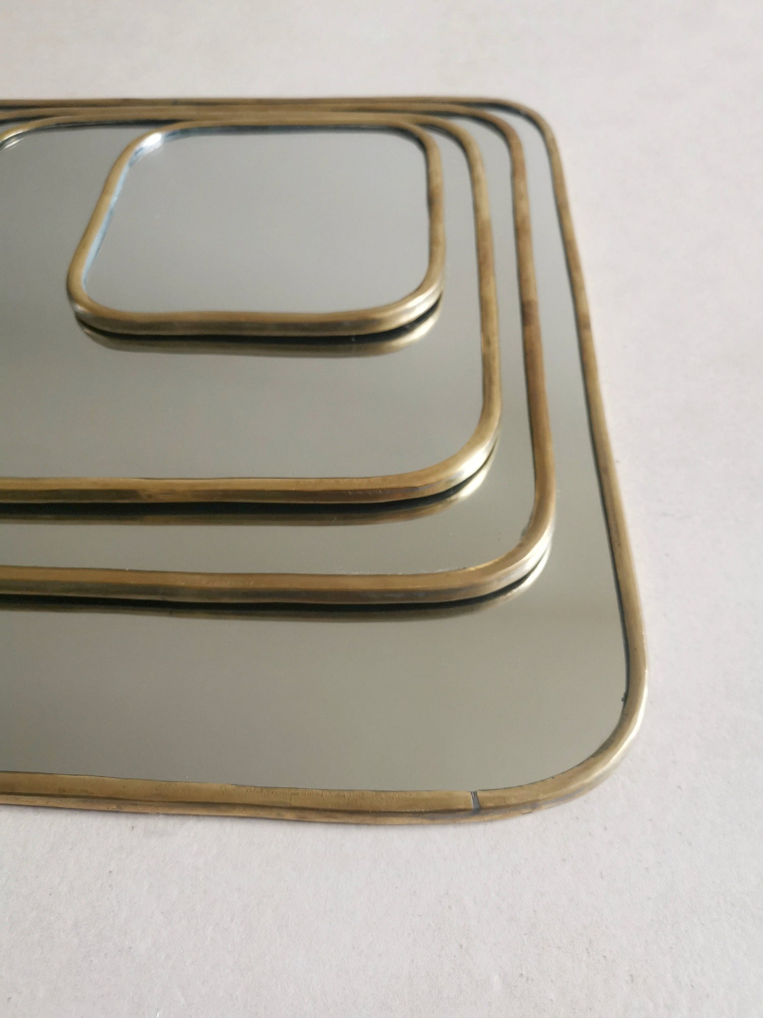 Spiegel Quadrat, Spiegel mit goldenem Messing Rahmen, Wandspiegel quadratisch, Handarbeit aus Marokko