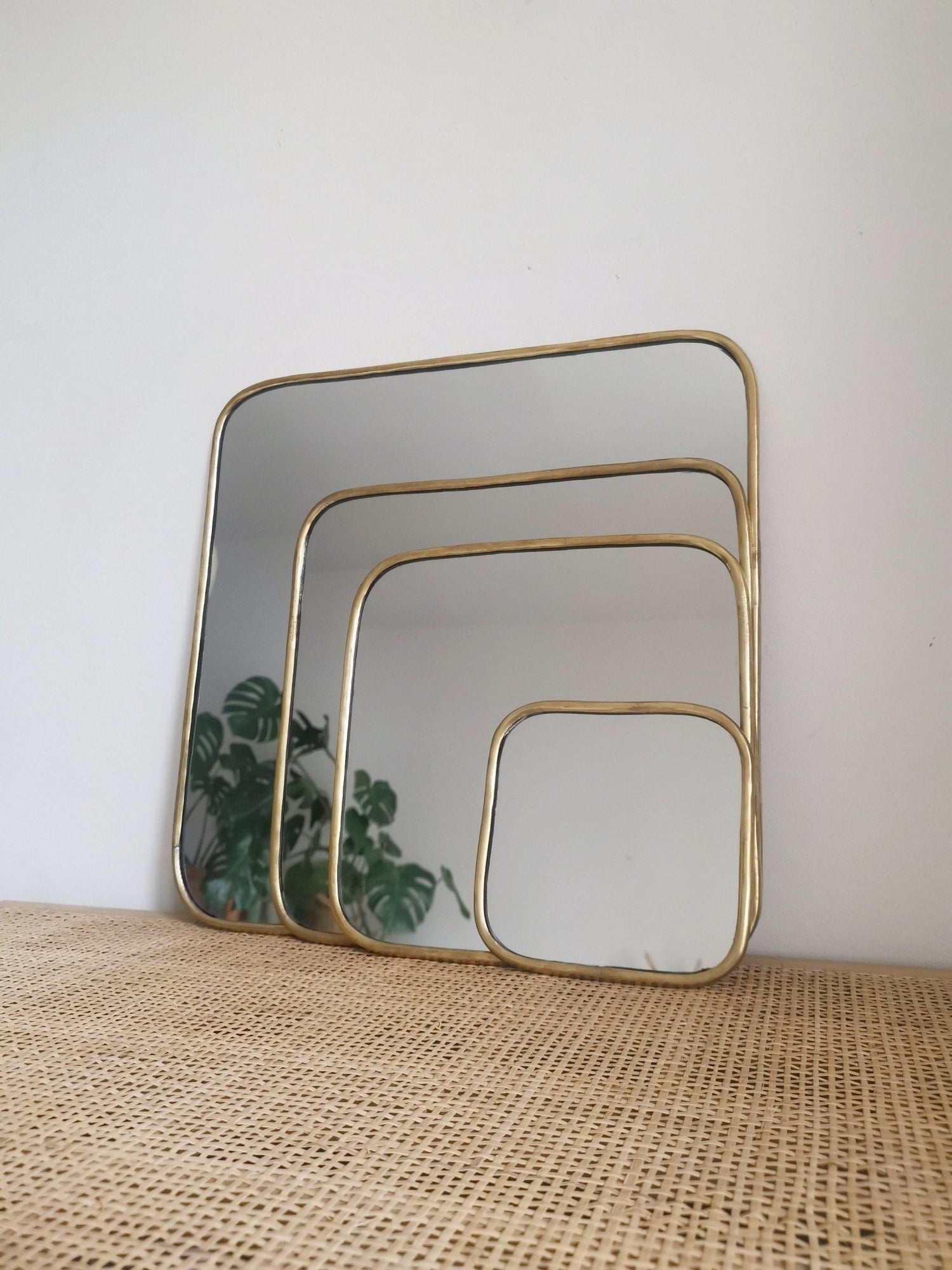 Spiegel Quadrat, Spiegel mit goldenem Messing Rahmen, Wandspiegel quadratisch, Handarbeit aus Marokko - CocosyBerlin