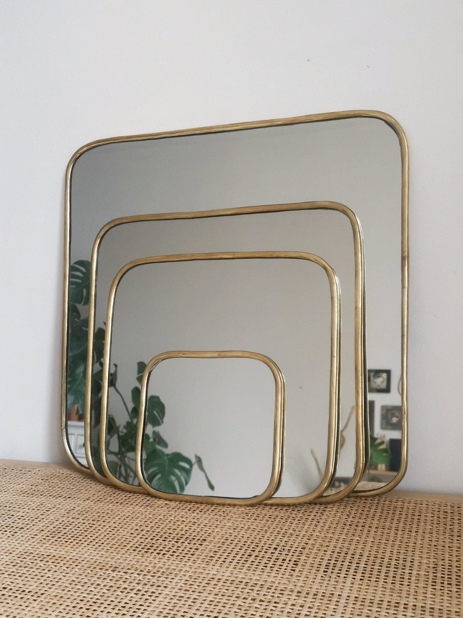 Spiegel Quadrat, Spiegel mit goldenem Messing Rahmen, Wandspiegel quadratisch, Handarbeit aus Marokko - CocosyBerlin