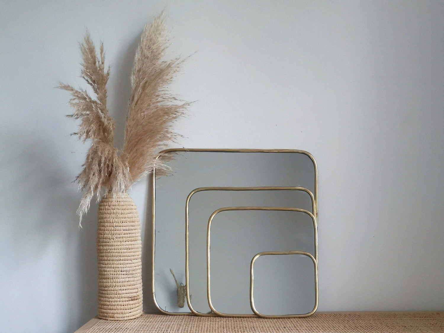 Spiegel Quadrat, Spiegel mit goldenem Messing Rahmen, Wandspiegel quadratisch, Handarbeit aus Marokko - CocosyBerlin