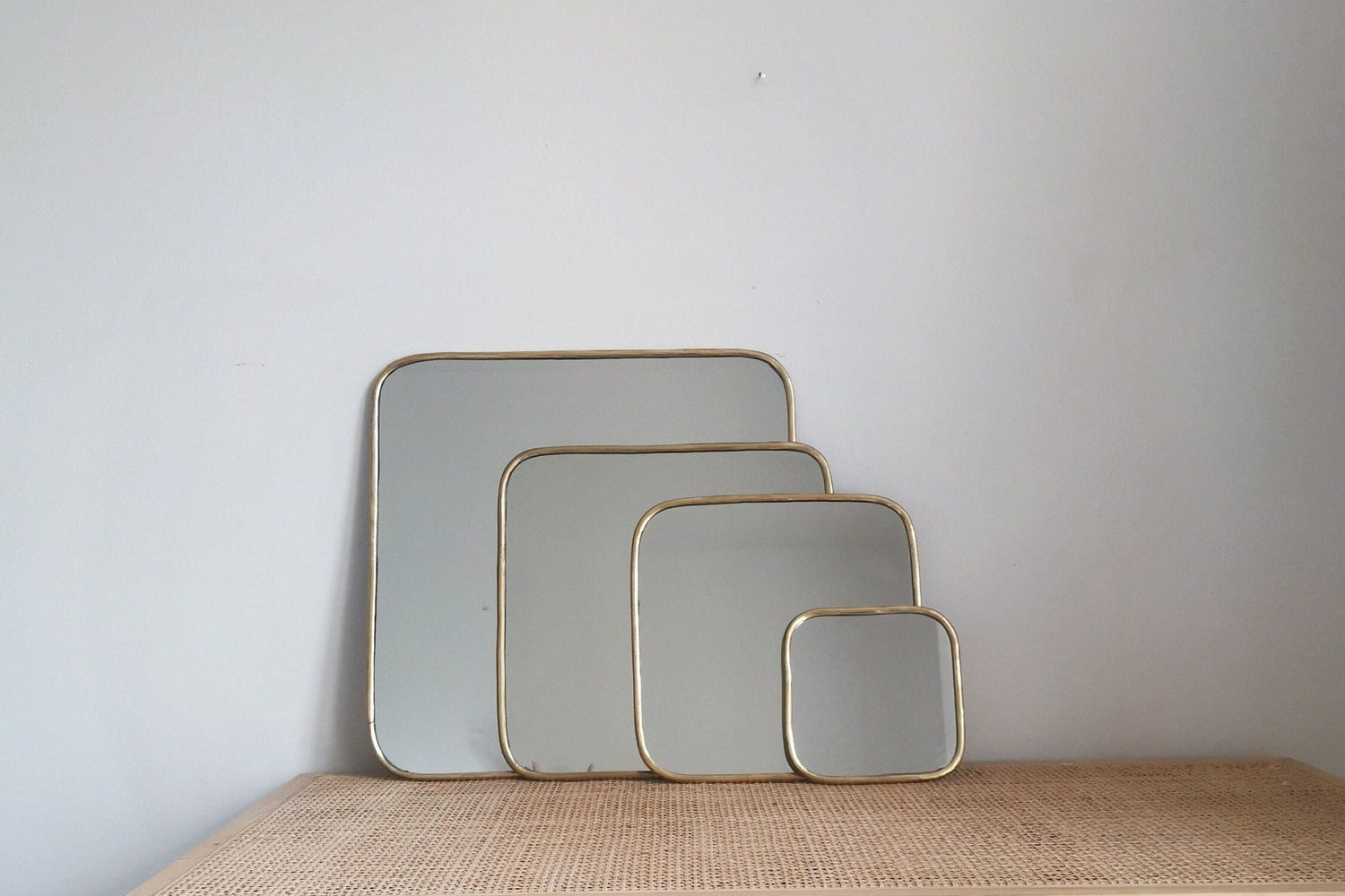 Spiegel Quadrat, Spiegel mit goldenem Messing Rahmen, Wandspiegel quadratisch, Handarbeit aus Marokko - CocosyBerlin