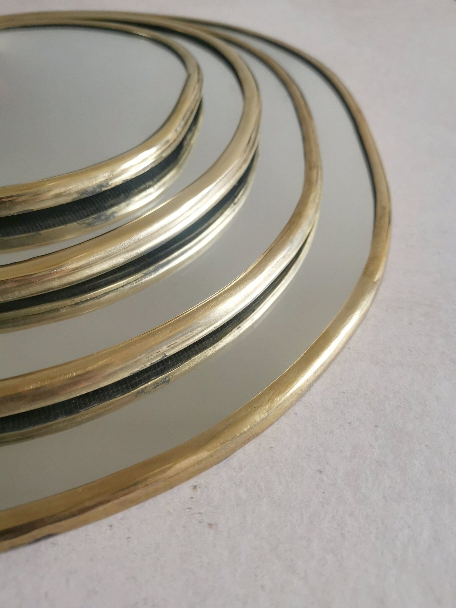 Ovaler Spiegel, Spiegel mit goldenem Messing Rahmen, Wandspiegel Oval, Handarbeit aus Marokko - CocosyBerlin