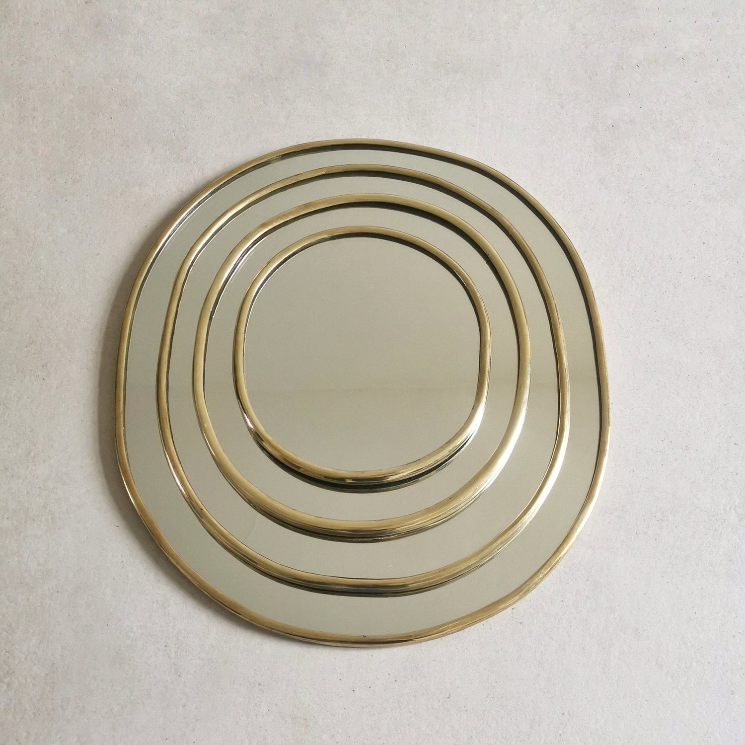 Ovaler Spiegel, Spiegel mit goldenem Messing Rahmen, Wandspiegel Oval, Handarbeit aus Marokko - CocosyBerlin