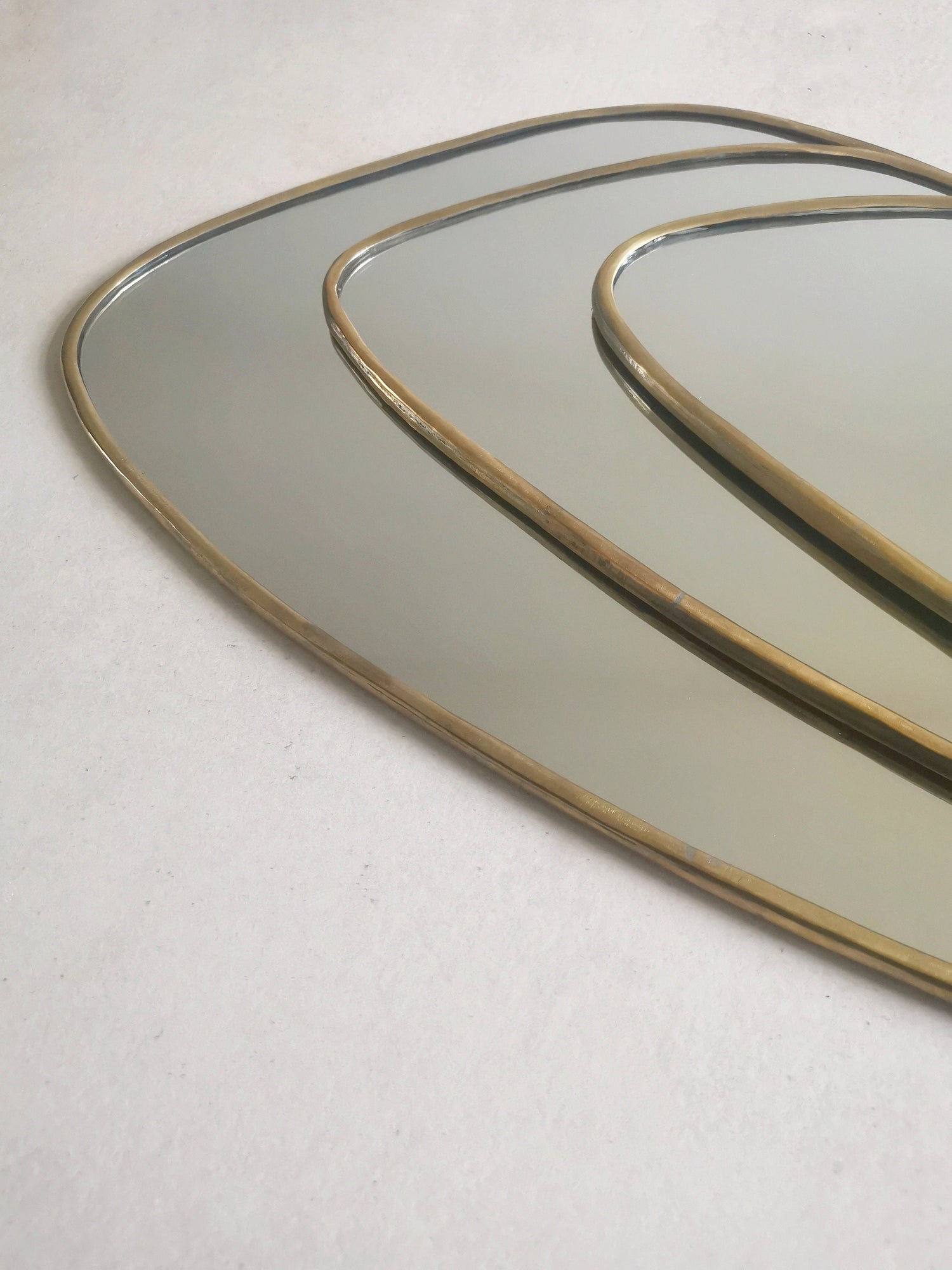 Nierenspiegel, Spiegel mit goldenem Messing Rahmen, Wandspiegel Vintage Stil , Handarbeit aus Marokko