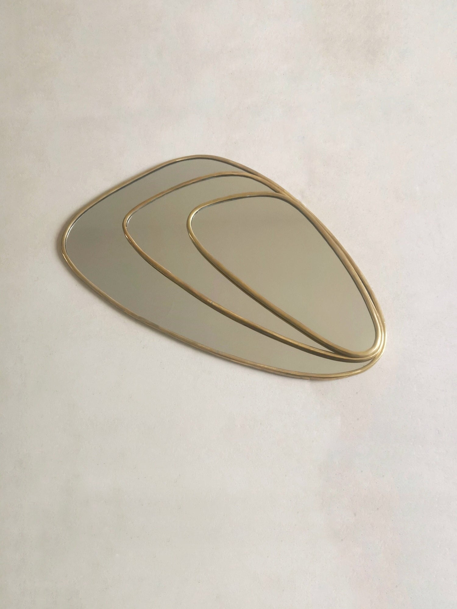 Nierenspiegel, Spiegel mit goldenem Messing Rahmen, Wandspiegel Vintage Stil , Handarbeit aus Marokko