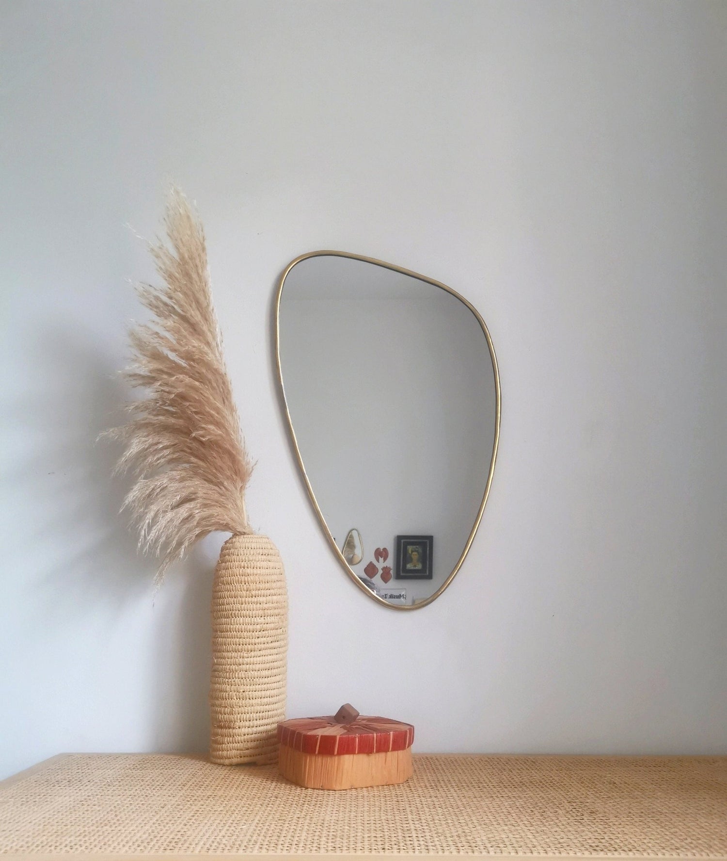 Nierenspiegel, Spiegel mit goldenem Messing Rahmen, Wandspiegel Vintage Stil , Handarbeit aus Marokko - CocosyBerlin