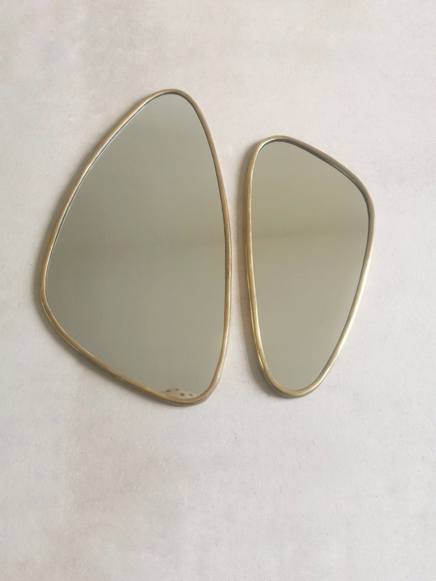 Nierenspiegel, Spiegel mit goldenem Messing Rahmen, Wandspiegel Vintage Stil , Handarbeit aus Marokko - CocosyBerlin