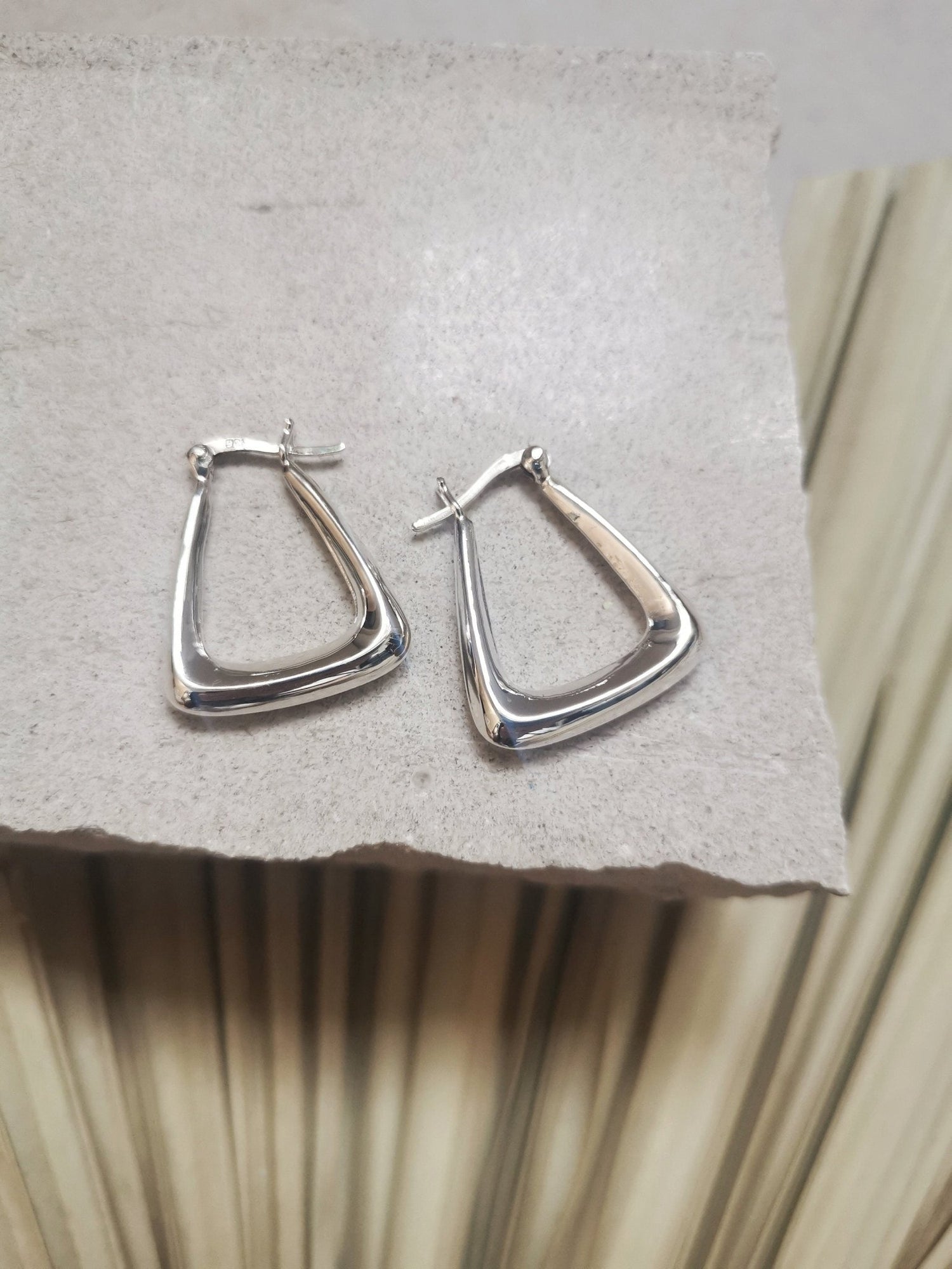 Silber 925 Creolen Trapez Form, Geometrische Ohrringe, Dreieckige Creolen, Minimalistisch Dreieck Ohrringe - CocosyBerlin