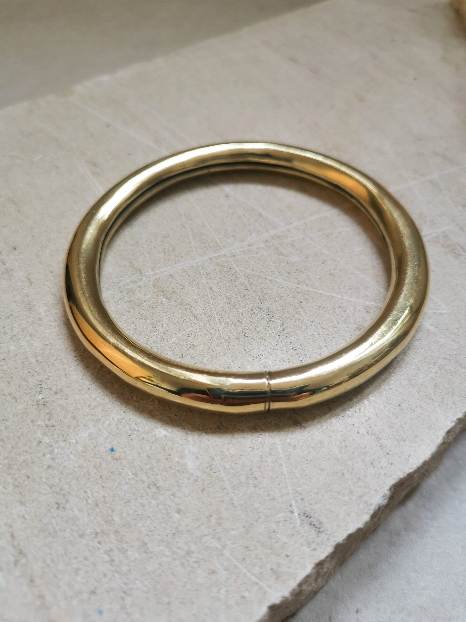 Bracelet en laiton doré, bracelet tendance, bracelet large, bracelet tribal doré, bracelet simple minimaliste