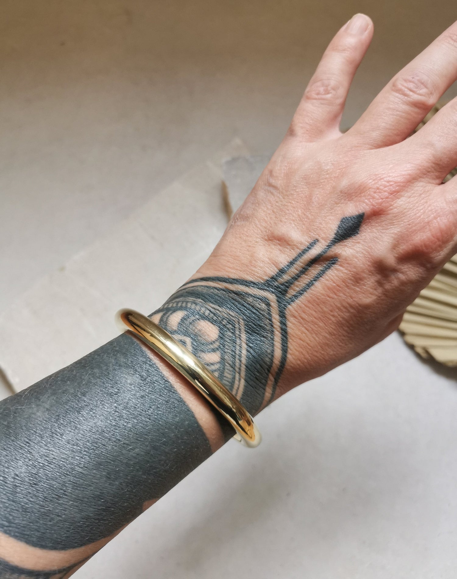 Bracelet en laiton doré, bracelet tendance, bracelet large, bracelet tribal doré, bracelet simple minimaliste