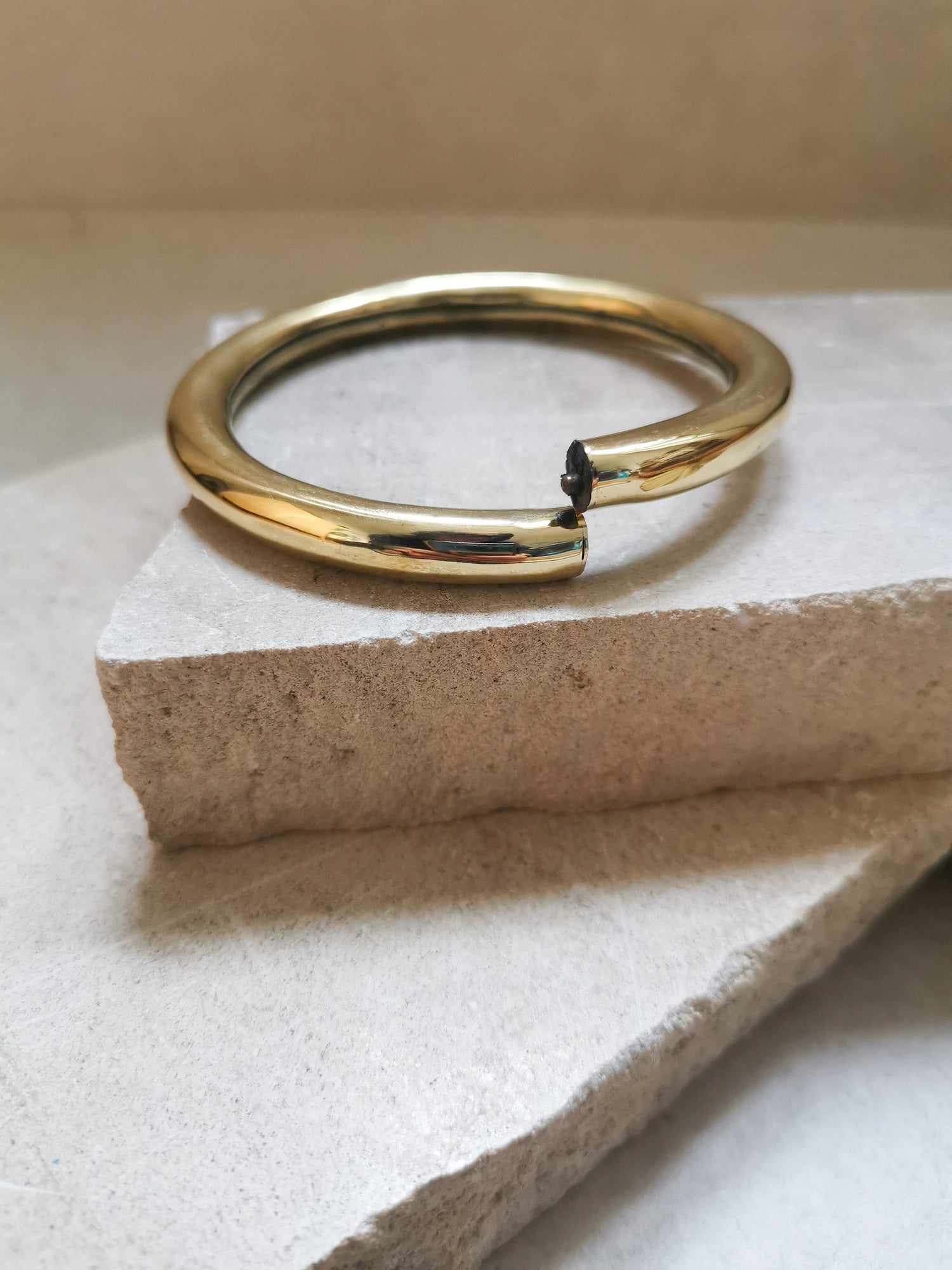 Bracelet en laiton doré, bracelet tendance, bracelet large, bracelet tribal doré, bracelet simple minimaliste