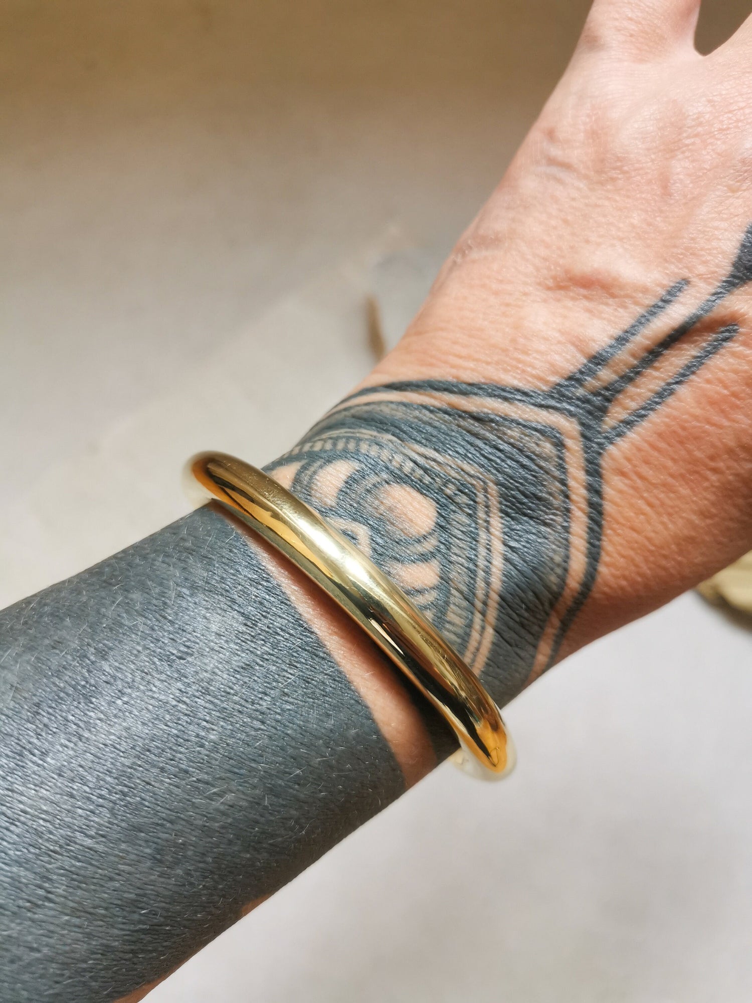 Bracelet en laiton doré, bracelet tendance, bracelet large, bracelet tribal doré, bracelet simple minimaliste