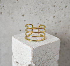 Goldener Spiralring aus Messing, Statement Wrap Ring, Cage Ring verstellbar, Y2K Schmuck - CocosyBerlin