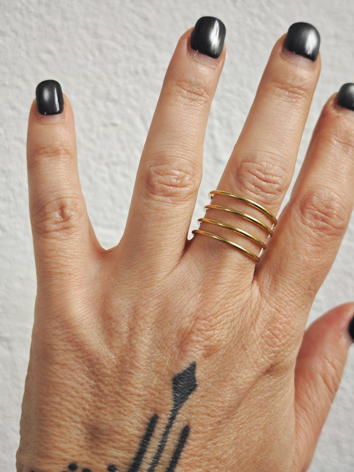 Goldener Spiralring aus Messing, Statement Wrap Ring, Cage Ring verstellbar, Y2K Schmuck - CocosyBerlin