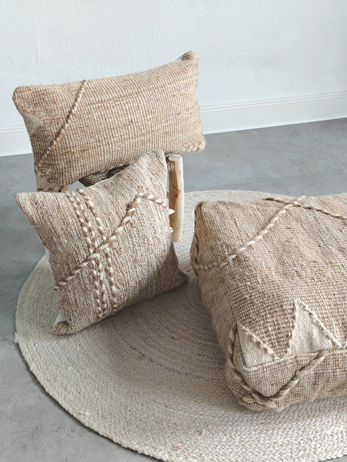 Pouf & Kissenhülle aus Marokko, Beige Creme, Boho Kissen und Bodenkissen, Handmade - CocosyBerlin