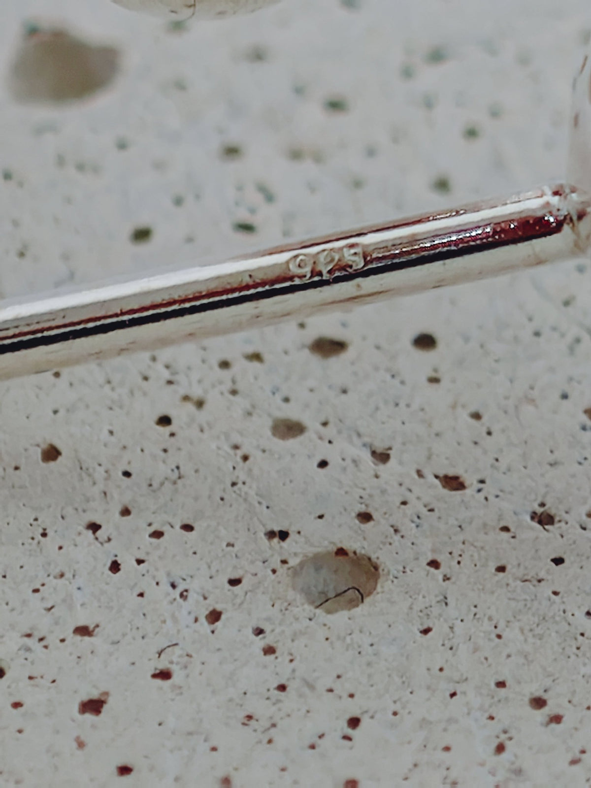 Silber Orbit Armreif aus 925 Silber, Minimalistischer Twist Armreif mit Silberkugeln - CocosyBerlin