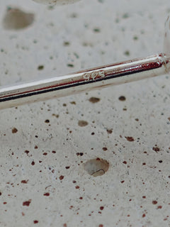Silber Orbit Armreif aus 925 Silber, Minimalistischer Twist Armreif mit Silberkugeln - CocosyBerlin
